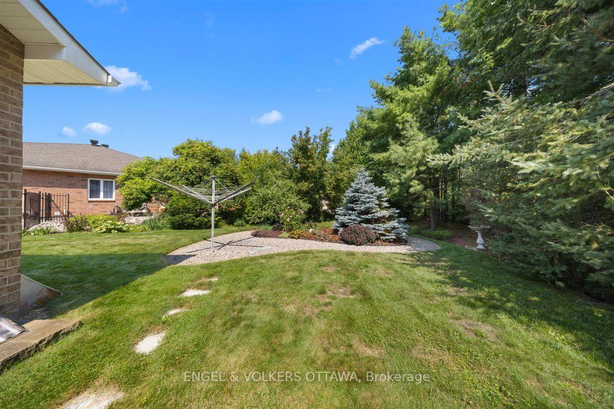 Photo 38 of 50 Nighthawk Crescent, Ottawa, Kanata - Bridlewood — HOMEH
