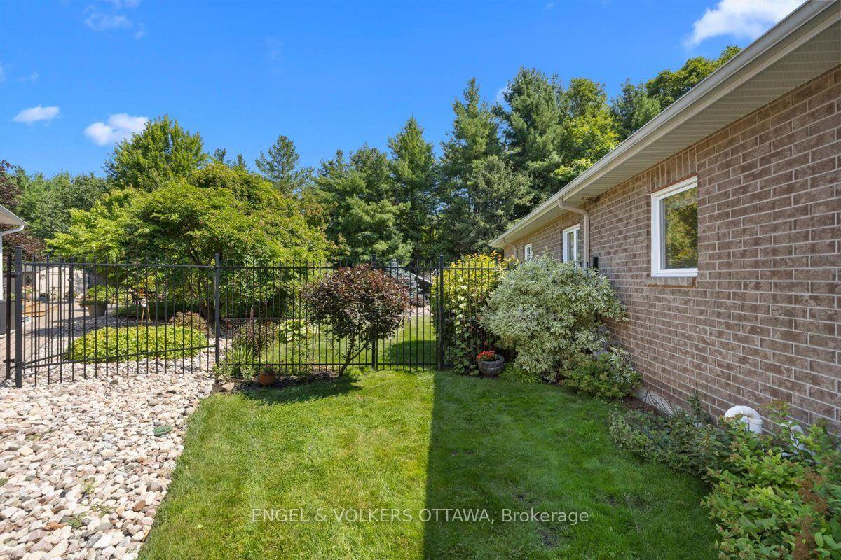 Photo 39 of 50 Nighthawk Crescent, Ottawa, Kanata - Bridlewood — HOMEH