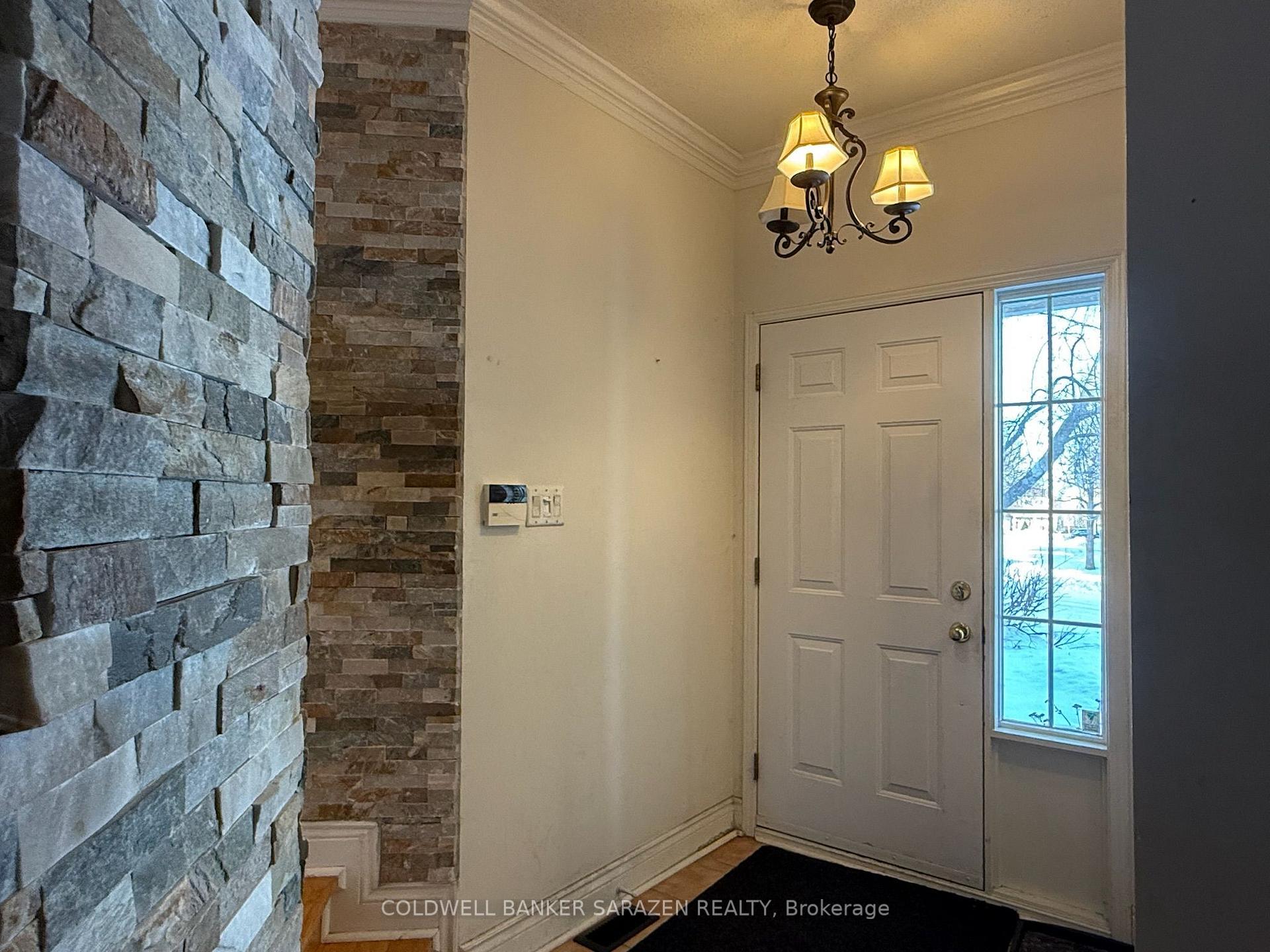 Photo 2 of 20 Whithorn Avenue, Ottawa, Kanata - Morgan's Grant/South March — HOMEH