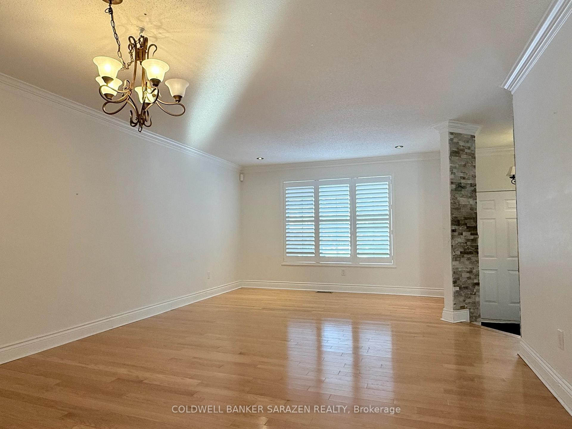 Photo 4 of 20 Whithorn Avenue, Ottawa, Kanata - Morgan's Grant/South March — HOMEH