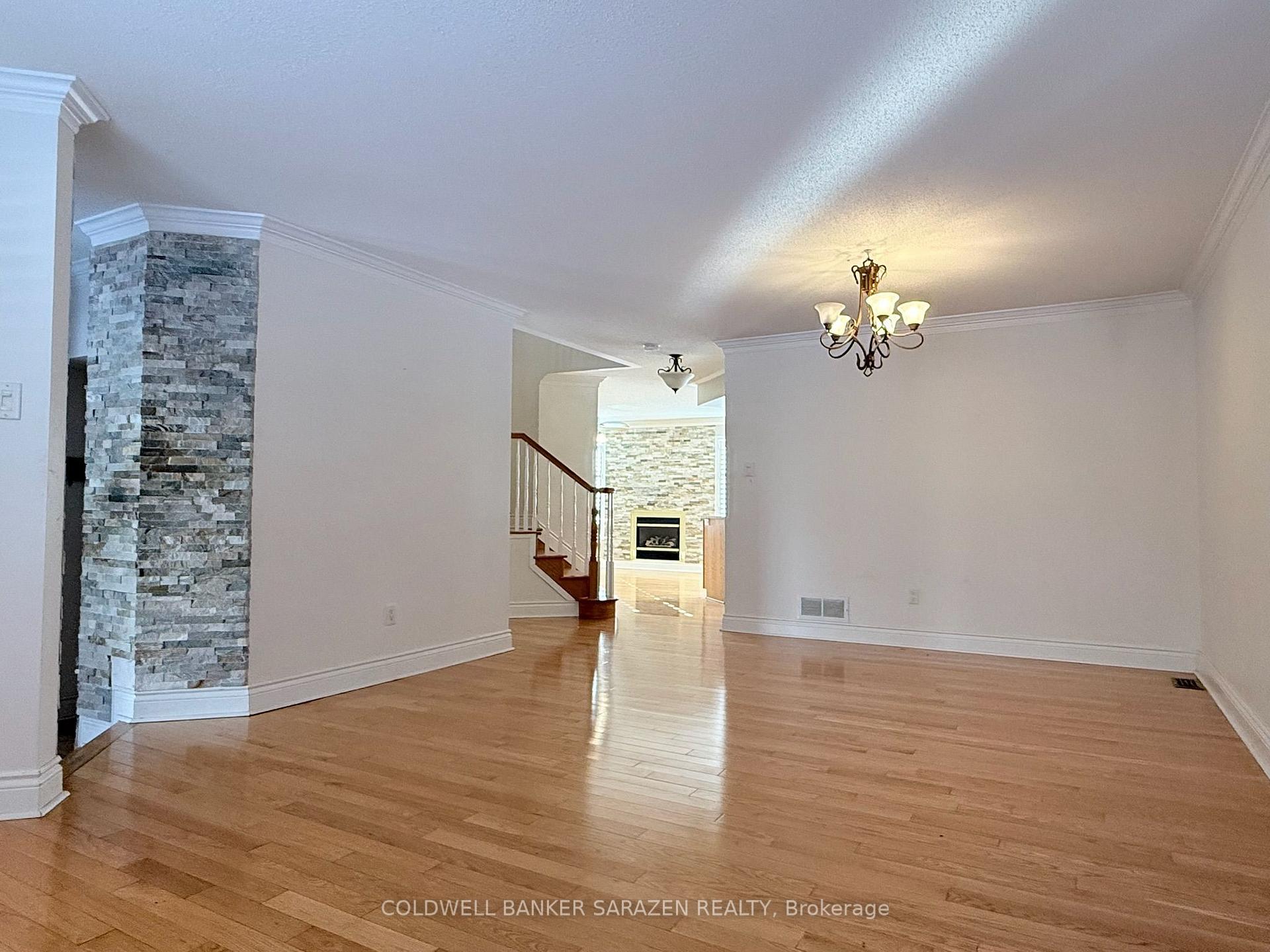 Photo 5 of 20 Whithorn Avenue, Ottawa, Kanata - Morgan's Grant/South March — HOMEH