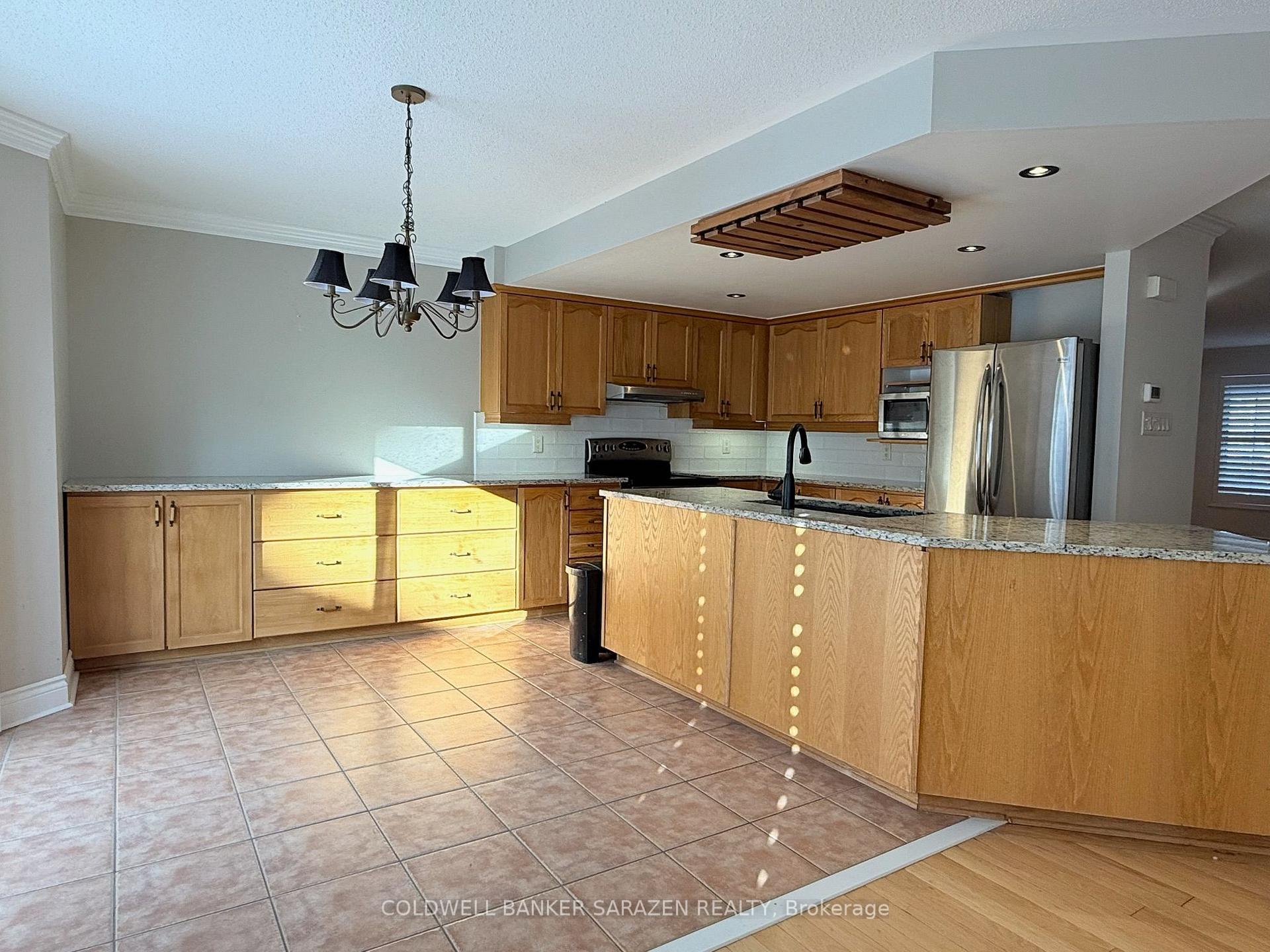 Photo 10 of 20 Whithorn Avenue, Ottawa, Kanata - Morgan's Grant/South March — HOMEH
