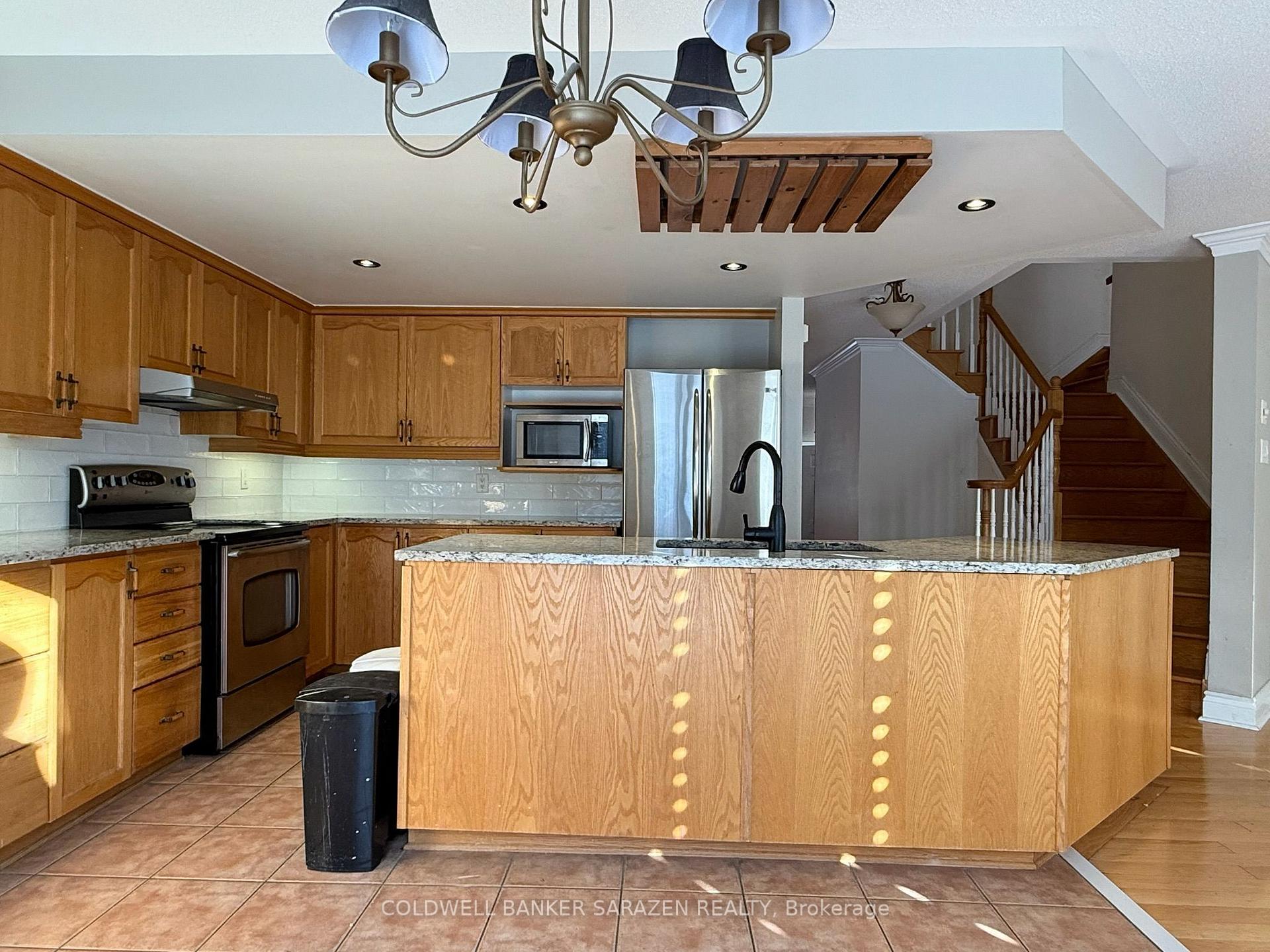 Photo 11 of 20 Whithorn Avenue, Ottawa, Kanata - Morgan's Grant/South March — HOMEH