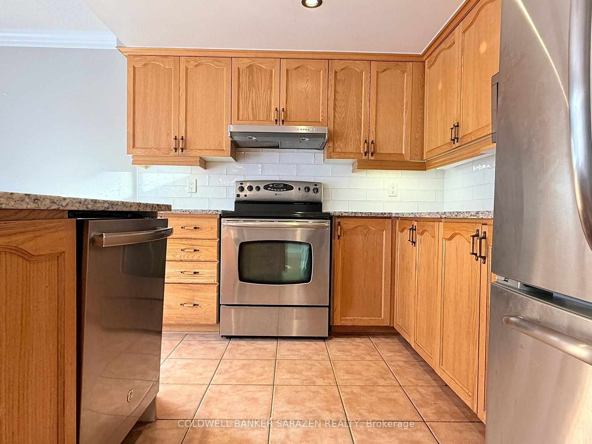 Photo 12 of 20 Whithorn Avenue, Ottawa, Kanata - Morgan's Grant/South March — HOMEH