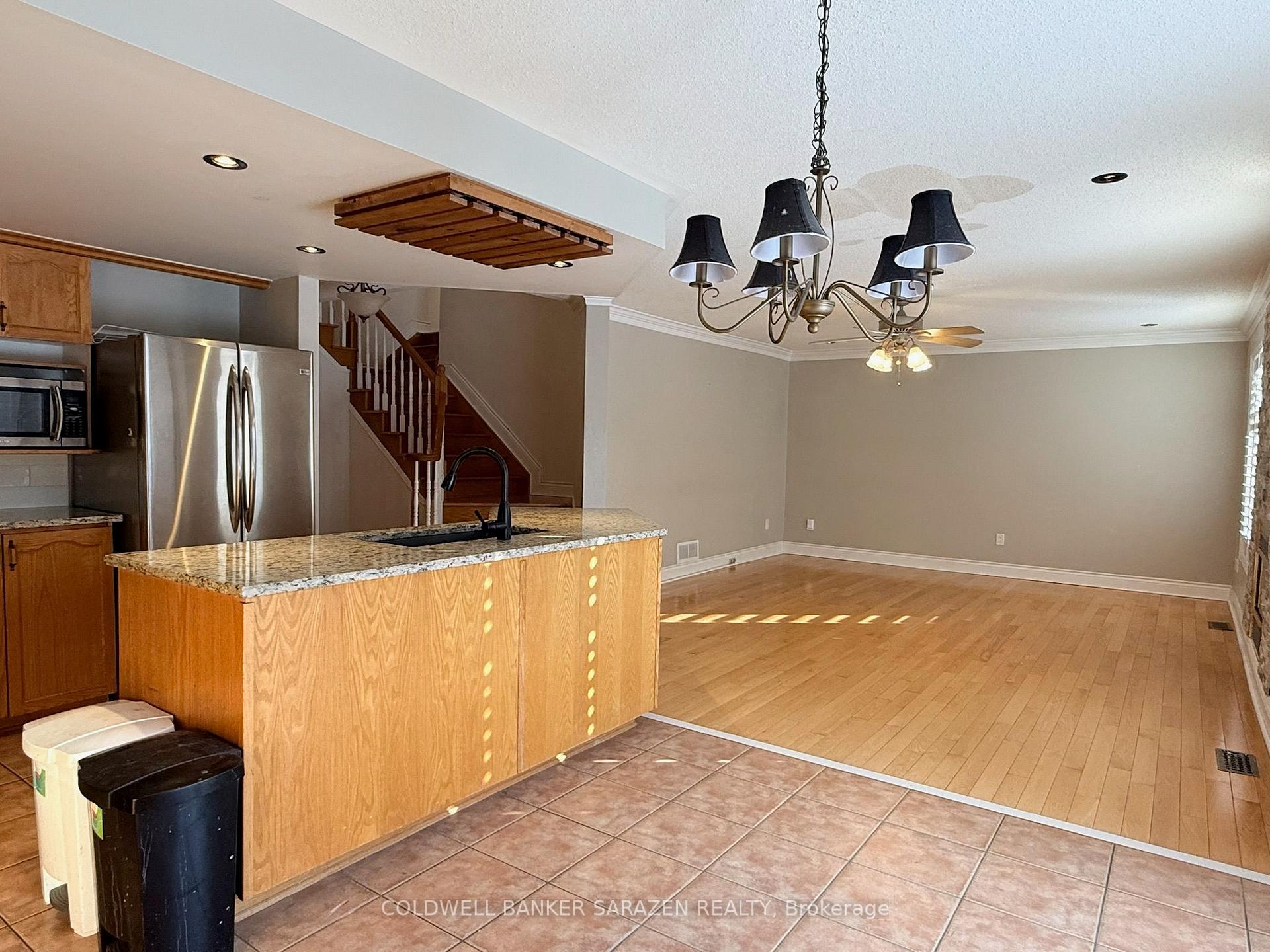Photo 13 of 20 Whithorn Avenue, Ottawa, Kanata - Morgan's Grant/South March — HOMEH