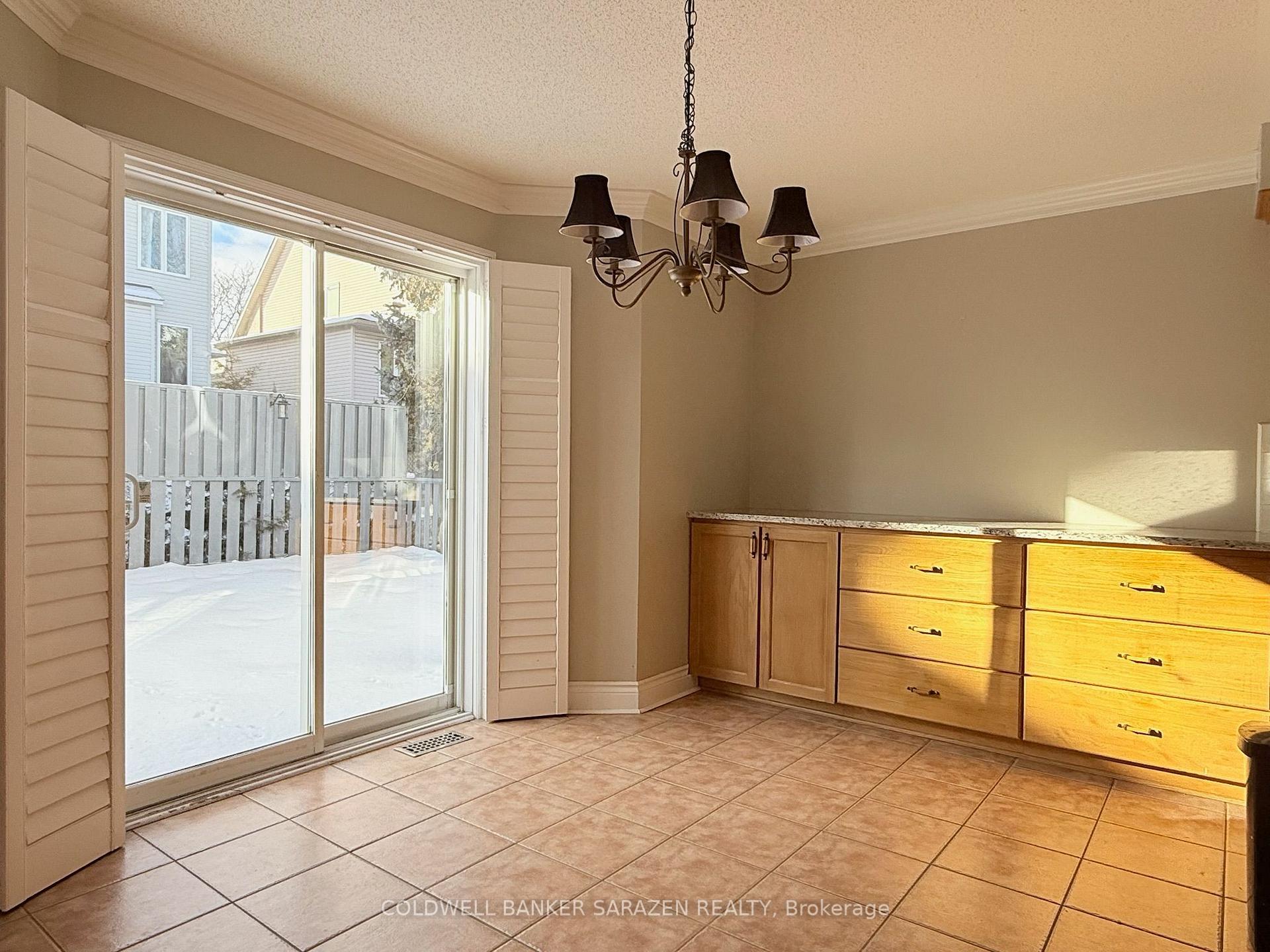 Photo 14 of 20 Whithorn Avenue, Ottawa, Kanata - Morgan's Grant/South March — HOMEH