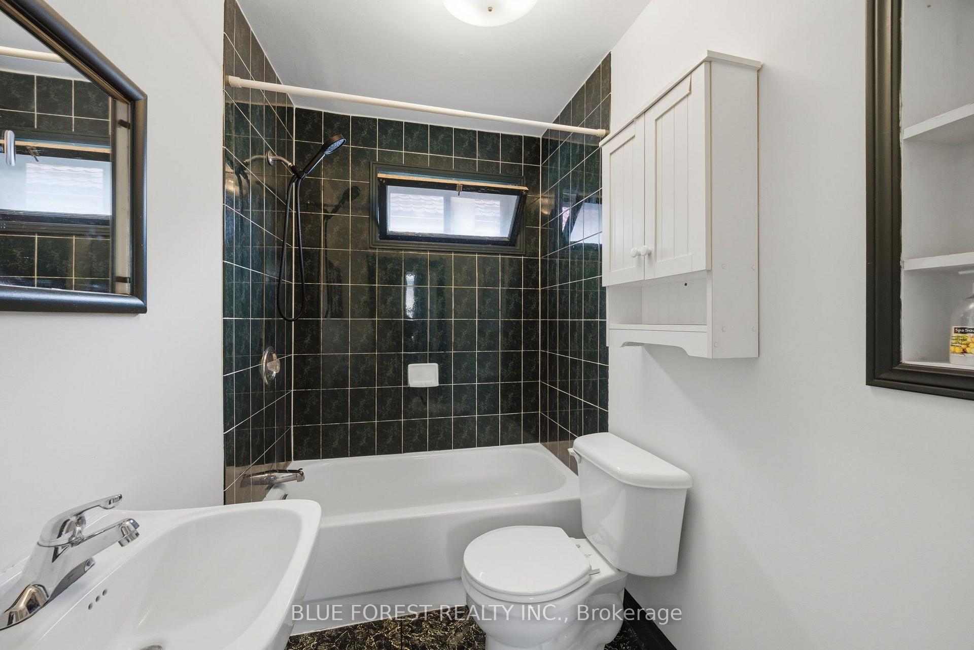 Photo 18 of 548 Elizabeth Street, London, East G — HOMEH