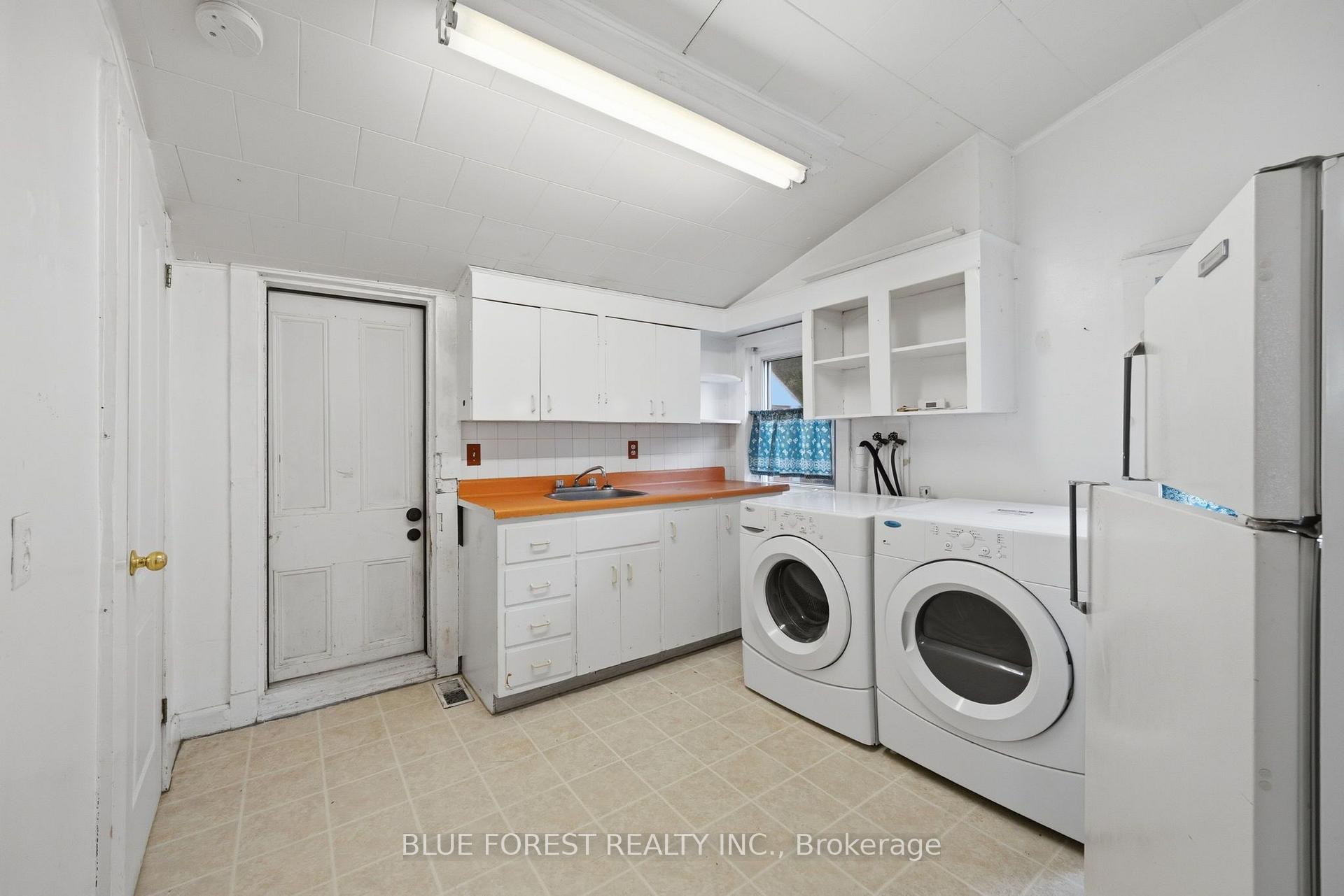 Photo 31 of 548 Elizabeth Street, London, East G — HOMEH