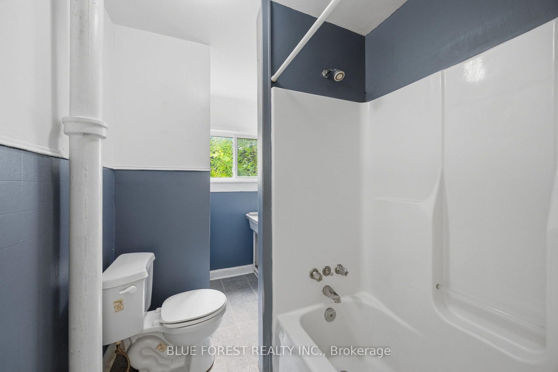 Photo 37 of 548 Elizabeth Street, London, East G — HOMEH