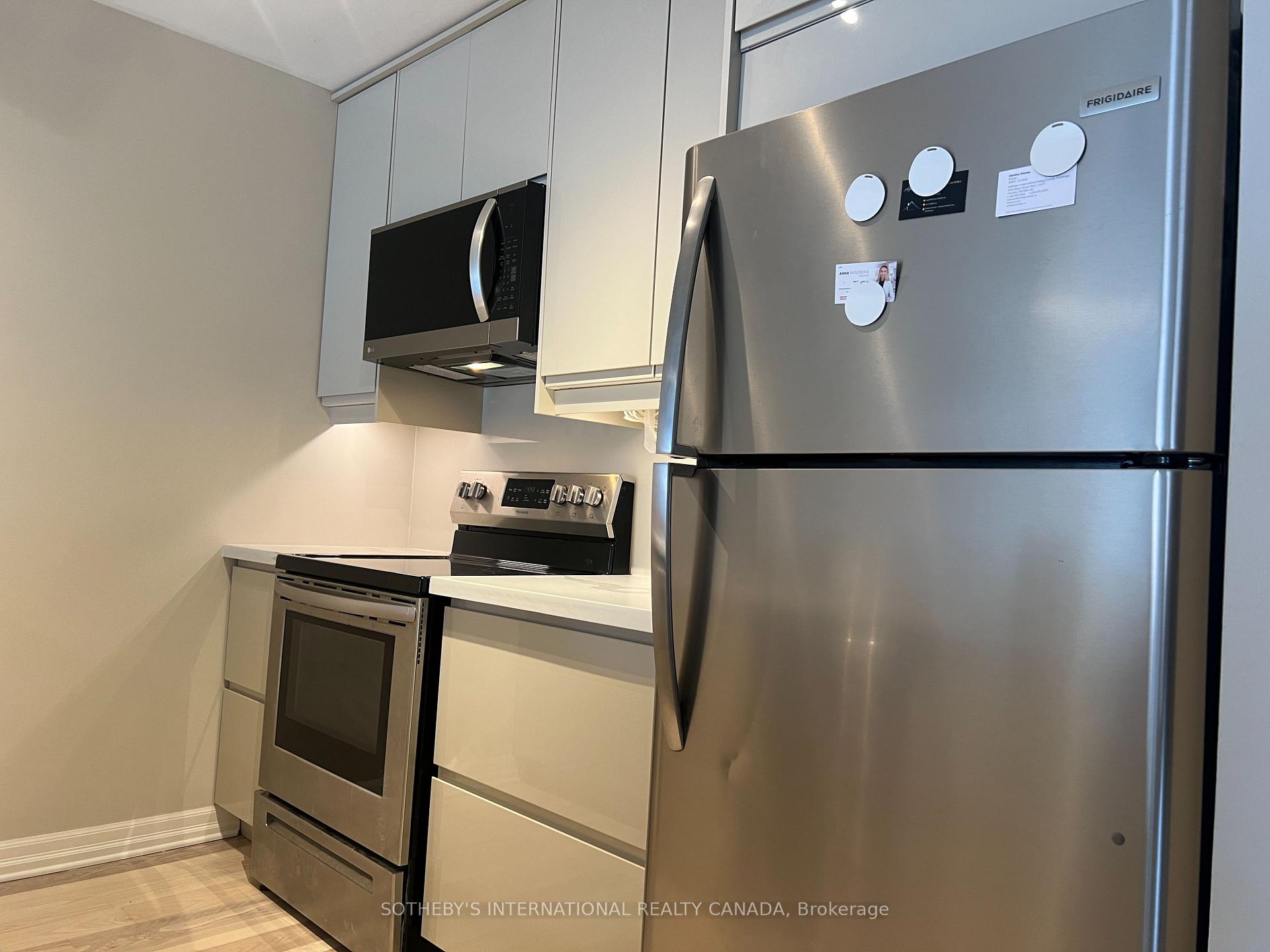 Photo 11 of Unit 301, 3069 Lakeshore Boulevard, Etobicoke, New Toronto — HOMEH