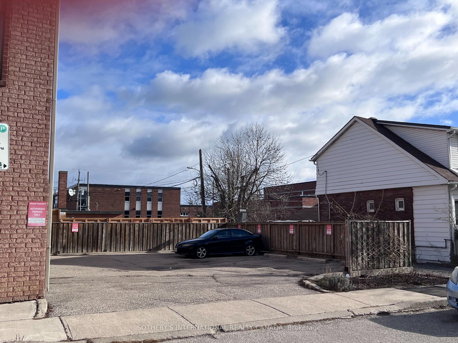 Photo 42 of Unit 301, 3069 Lakeshore Boulevard, Etobicoke, New Toronto — HOMEH