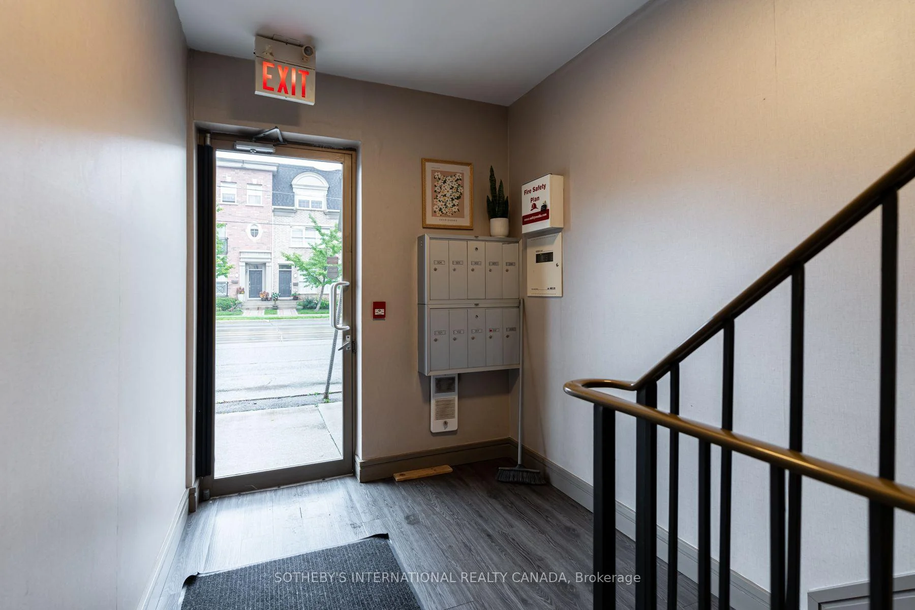 Photo 16 of Unit 301, 3069 Lakeshore Boulevard, Etobicoke, New Toronto — HOMEH