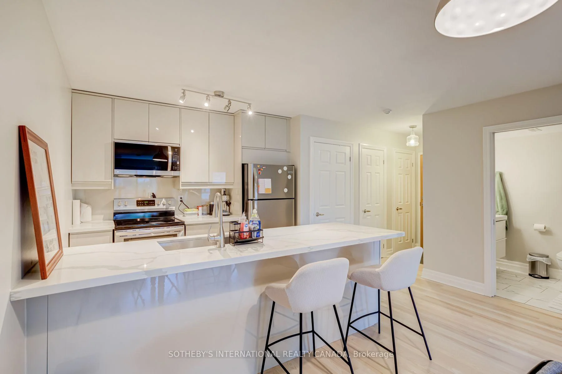 Photo 1 of Unit 301, 3069 Lakeshore Boulevard, Etobicoke, New Toronto — HOMEH