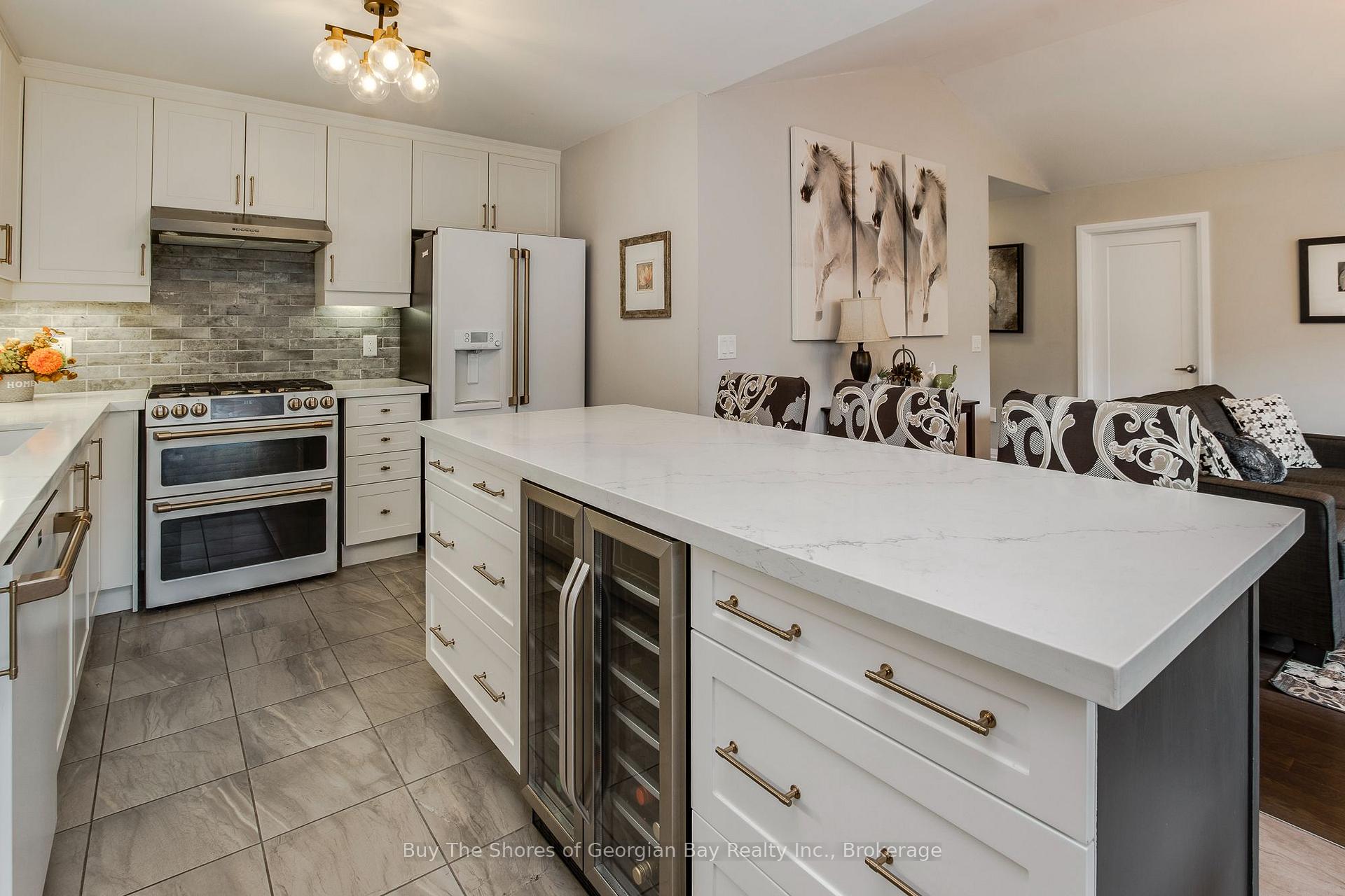Photo 10 of 33 Beausoleil Drive, Penetanguishene — HOMEH