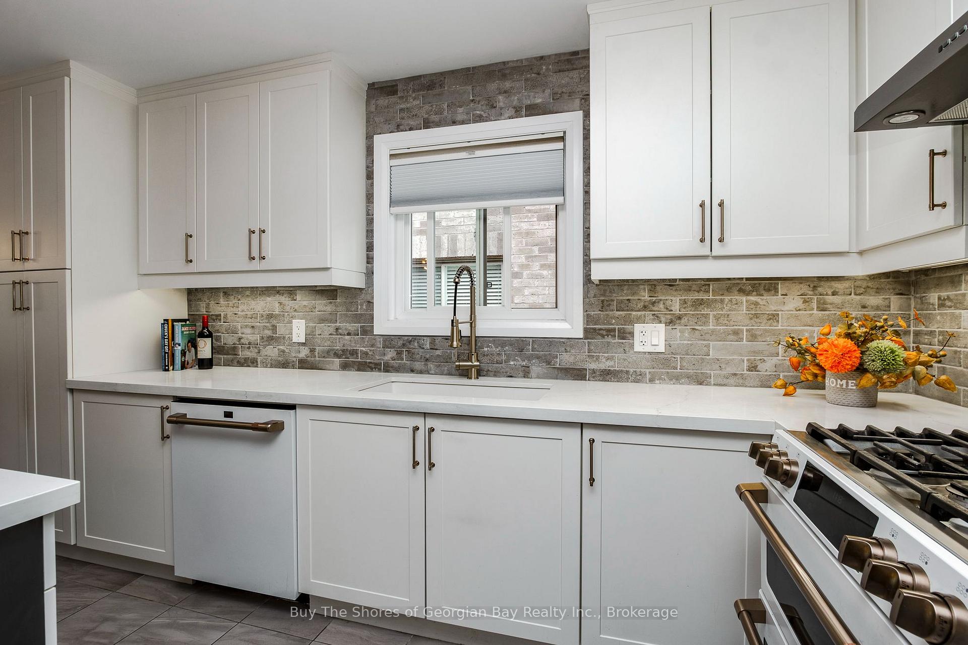 Photo 11 of 33 Beausoleil Drive, Penetanguishene — HOMEH
