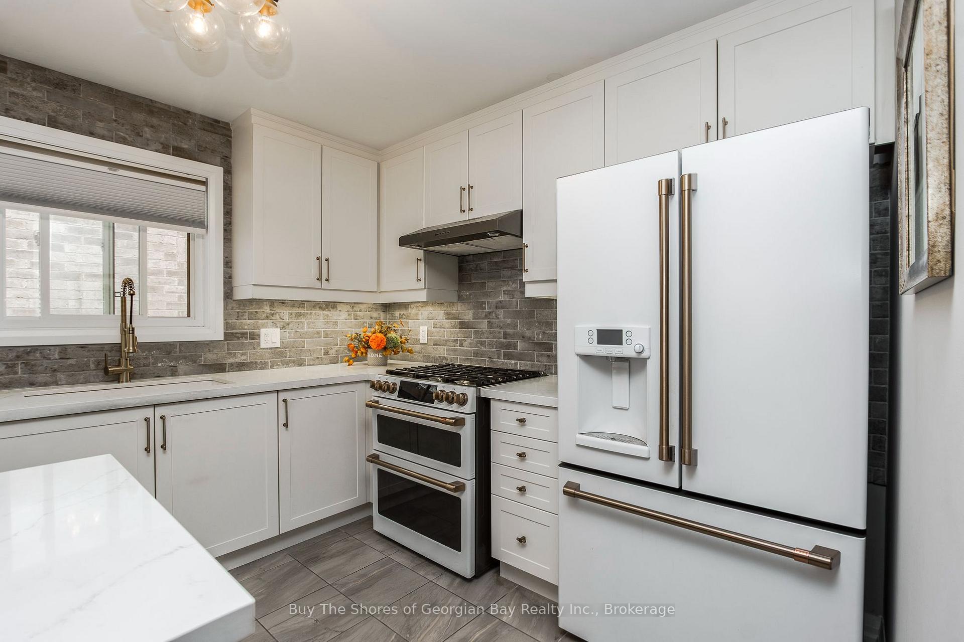 Photo 12 of 33 Beausoleil Drive, Penetanguishene — HOMEH