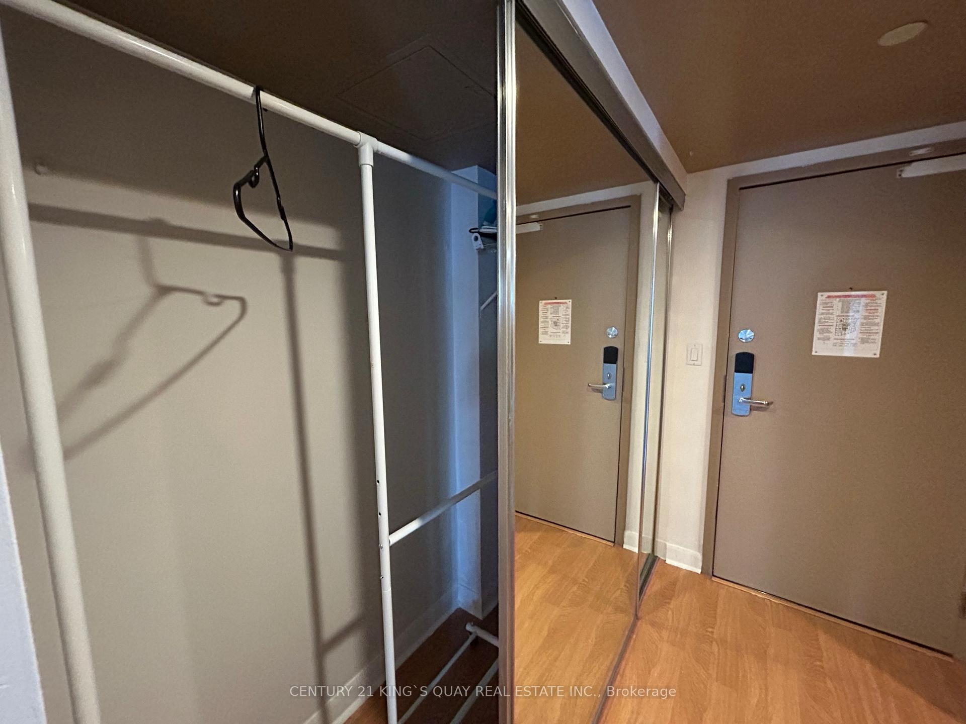 Photo 6 of Unit 1002, 200 Victoria Street, Toronto, Church-Yonge Corridor — HOMEH