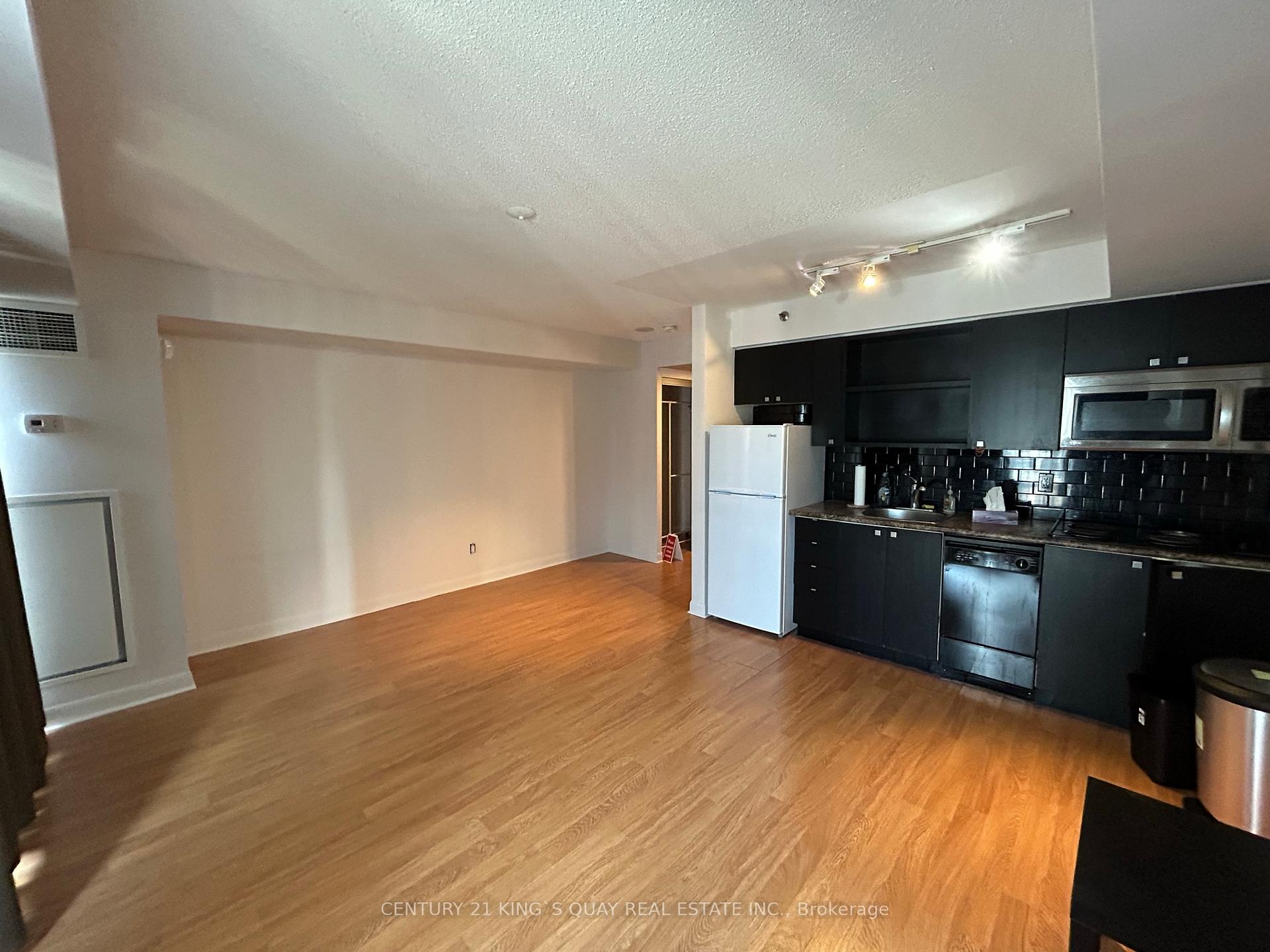 Photo 10 of Unit 1002, 200 Victoria Street, Toronto, Church-Yonge Corridor — HOMEH