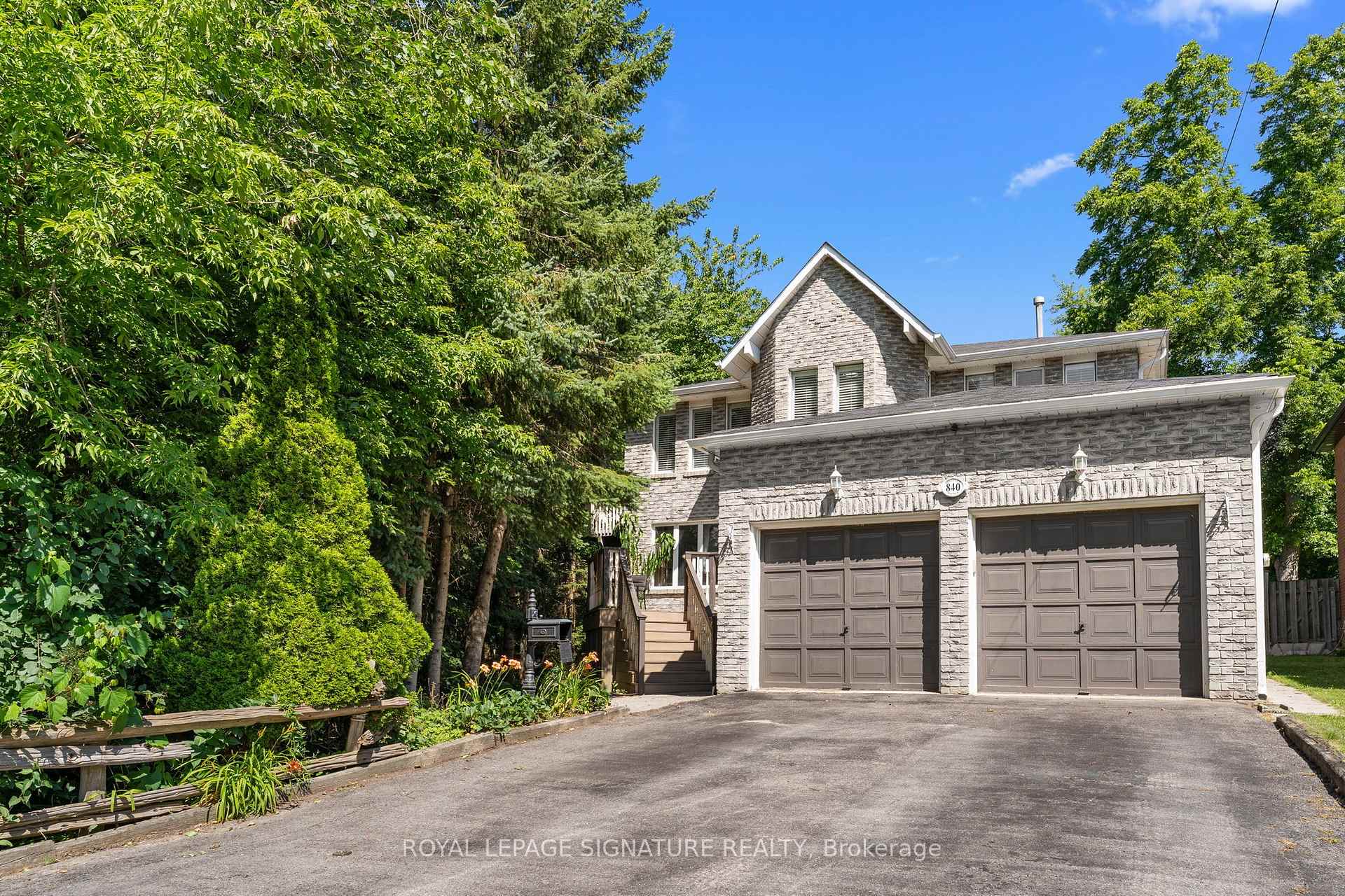 Front of 840 Sheppard Avenue