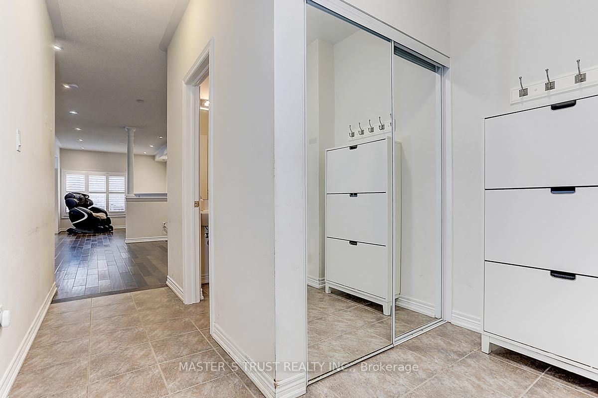 Photo 4 of 12 Glenbar Gardens, Markham, Village Green-South Unionville — HOMEH