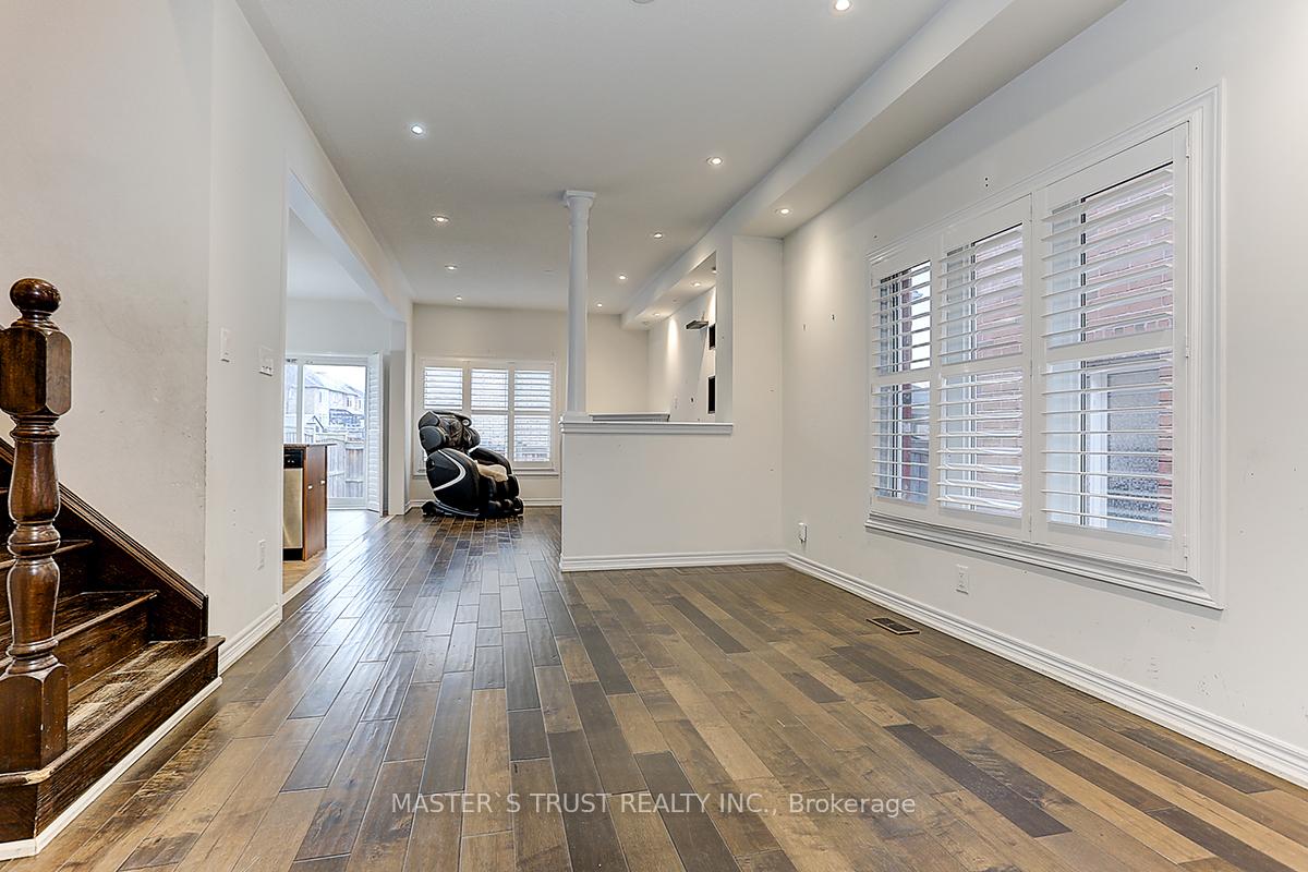 Photo 5 of 12 Glenbar Gardens, Markham, Village Green-South Unionville — HOMEH