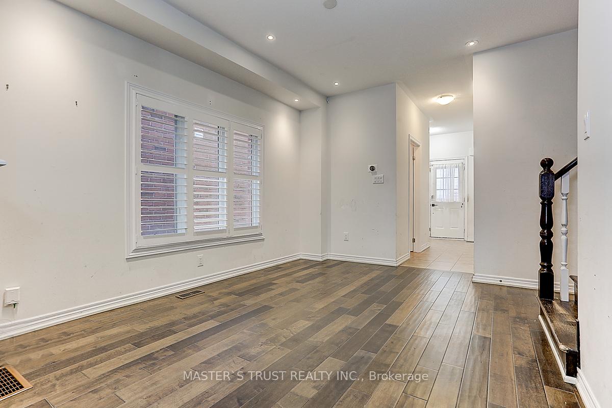 Photo 7 of 12 Glenbar Gardens, Markham, Village Green-South Unionville — HOMEH