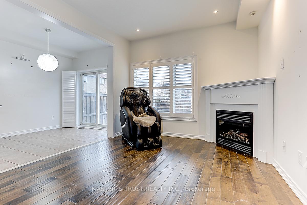 Photo 9 of 12 Glenbar Gardens, Markham, Village Green-South Unionville — HOMEH