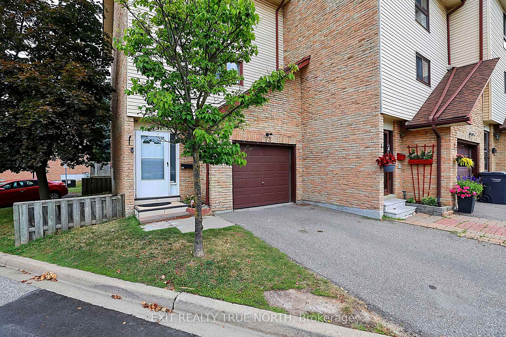 Photo 3 of 73 Collins Crescent, Brampton, Brampton North — HOMEH