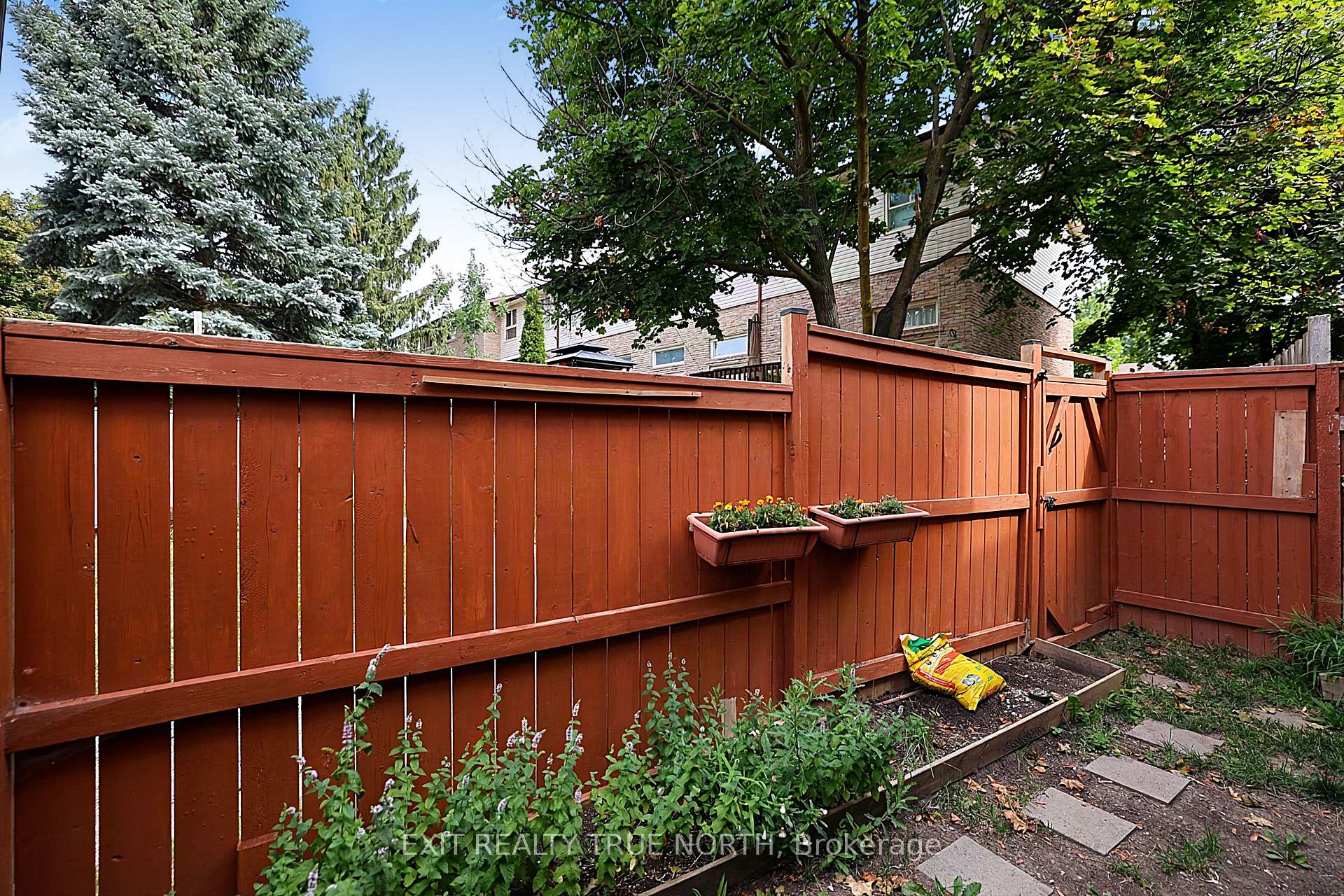 Photo 39 of 73 Collins Crescent, Brampton, Brampton North — HOMEH