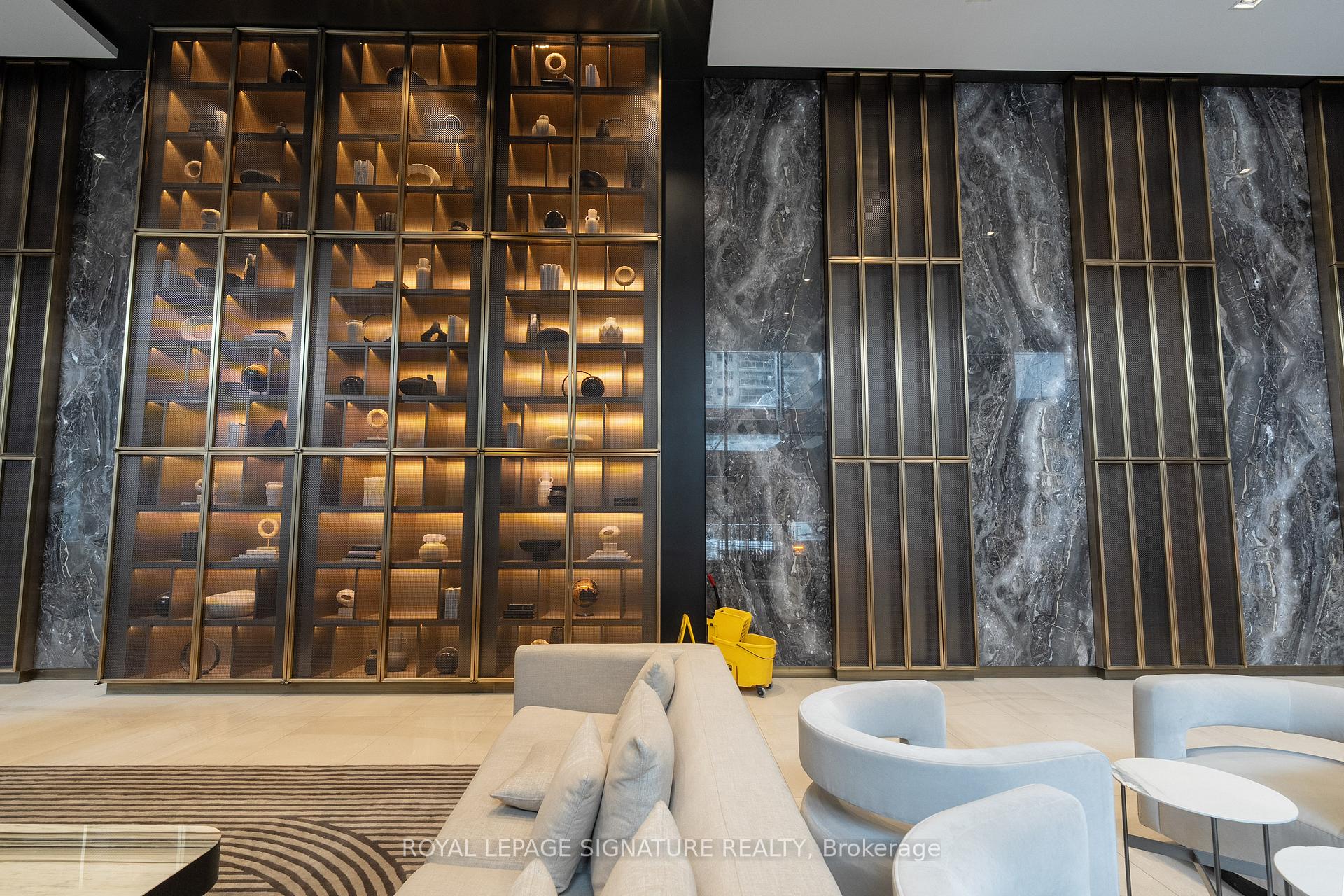 Photo 3 of Unit 3503, 127 Broadway Avenue, Toronto, Mount Pleasant West — HOMEH