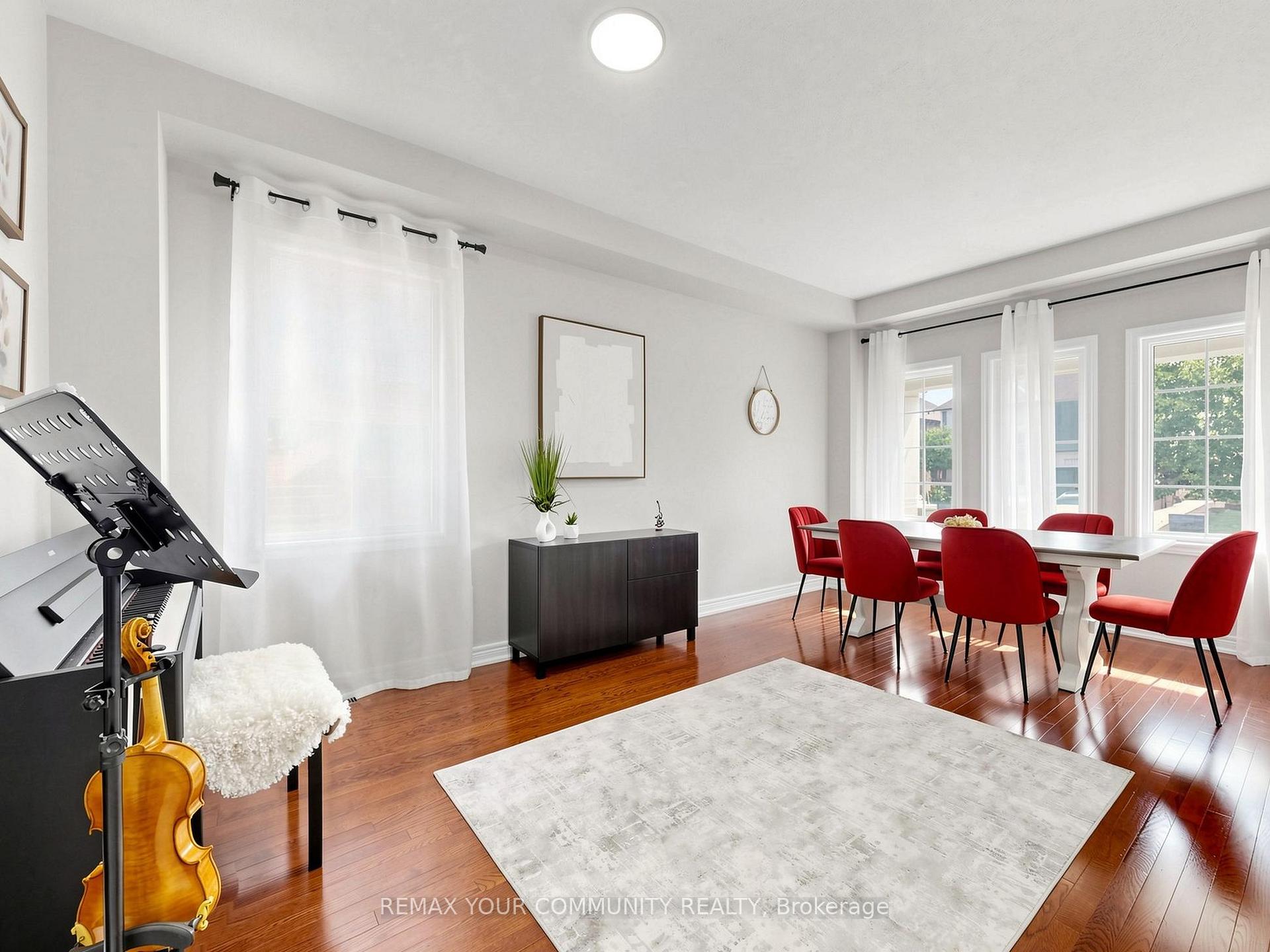 Photo 7 of 267 Bilbrough Street, Aurora, Bayview Northeast — HOMEH