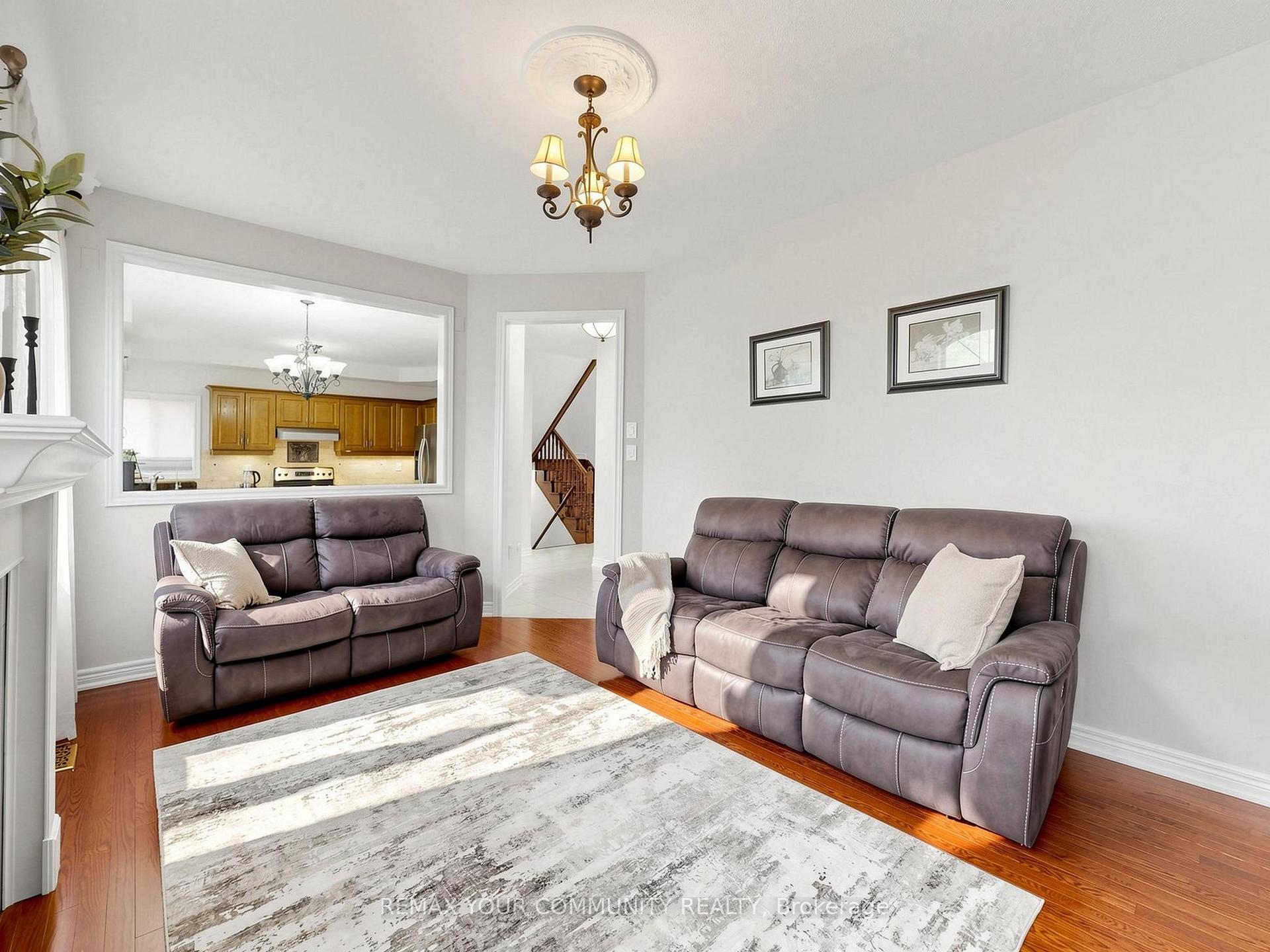 Photo 11 of 267 Bilbrough Street, Aurora, Bayview Northeast — HOMEH