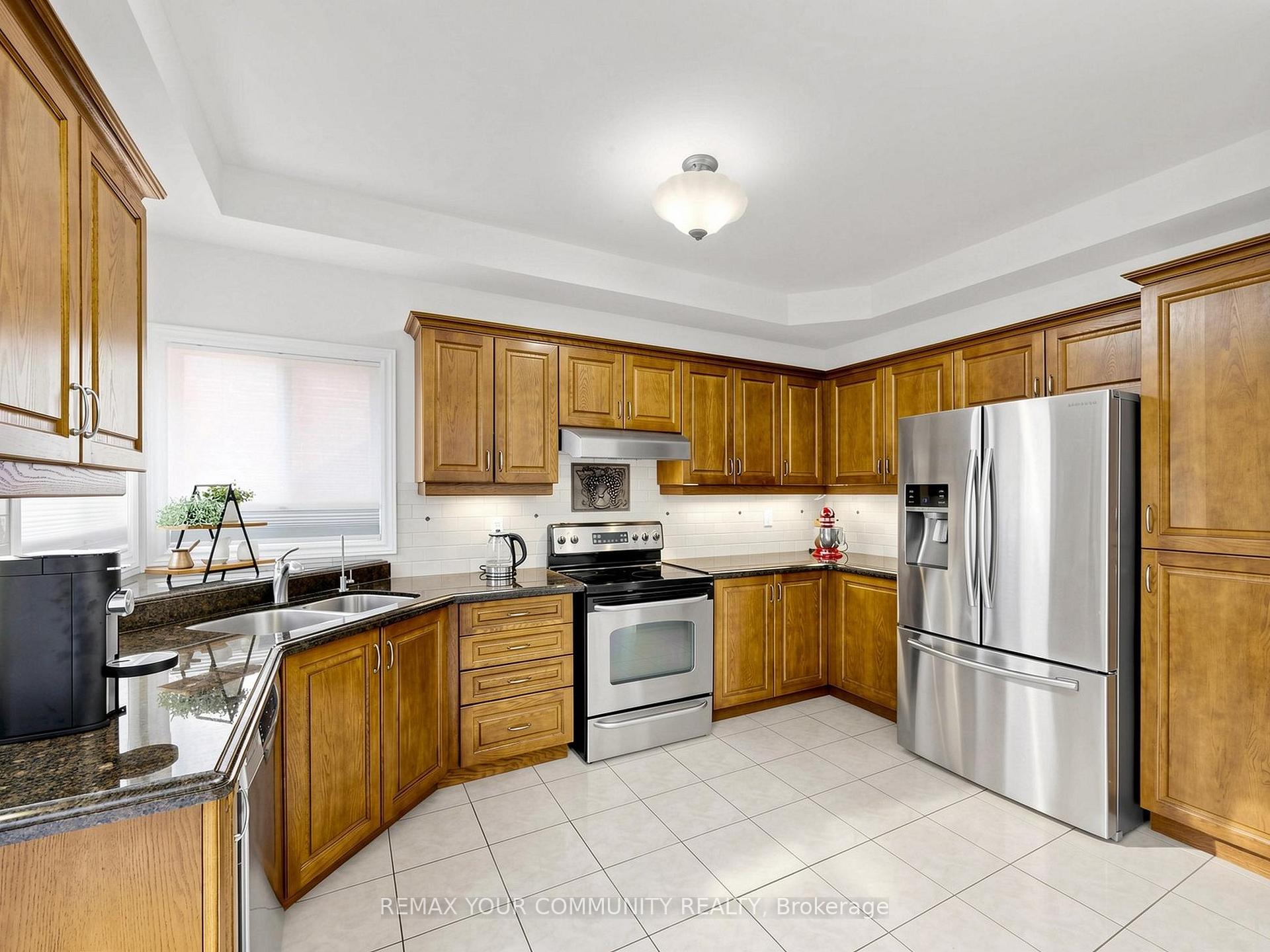 Photo 12 of 267 Bilbrough Street, Aurora, Bayview Northeast — HOMEH