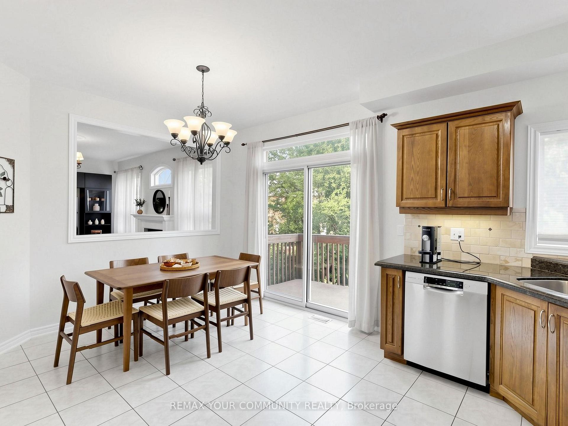 Photo 13 of 267 Bilbrough Street, Aurora, Bayview Northeast — HOMEH