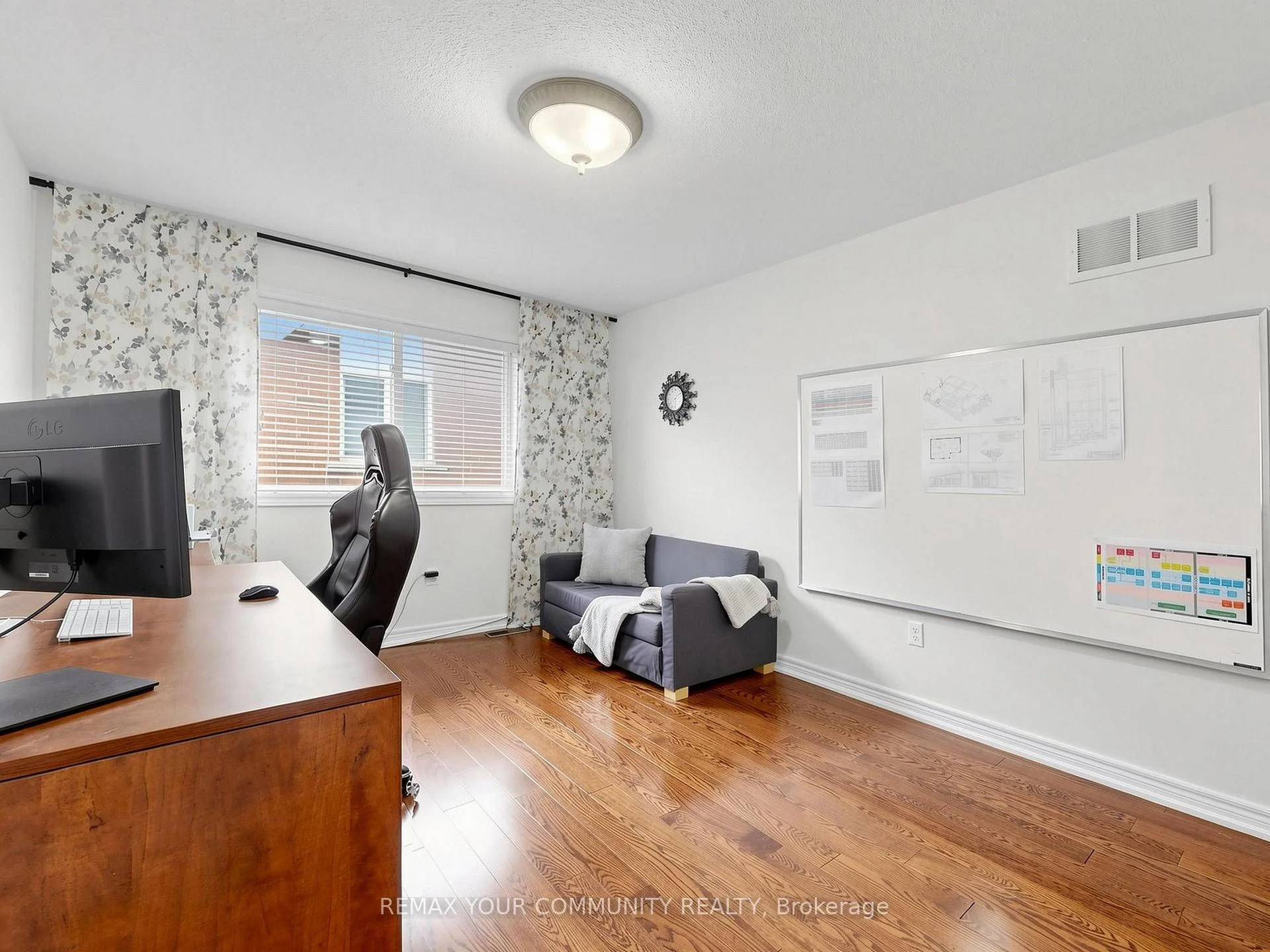 Photo 34 of 267 Bilbrough Street, Aurora, Bayview Northeast — HOMEH