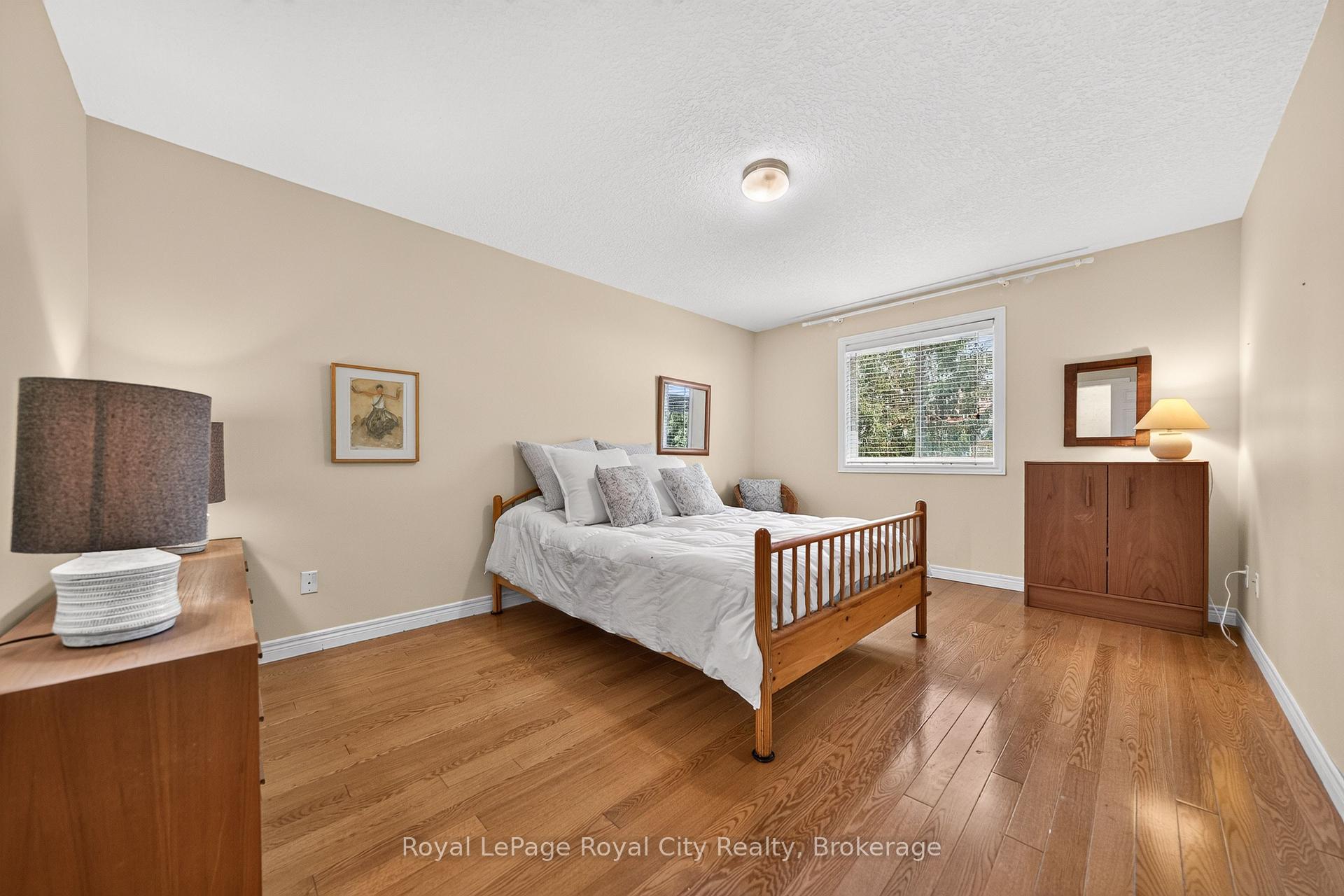 Photo 11 of 8 Whitetail Court, Guelph, Kortright East — HOMEH