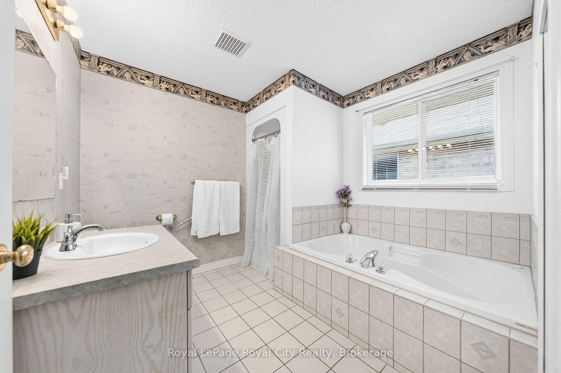 Photo 12 of 8 Whitetail Court, Guelph, Kortright East — HOMEH