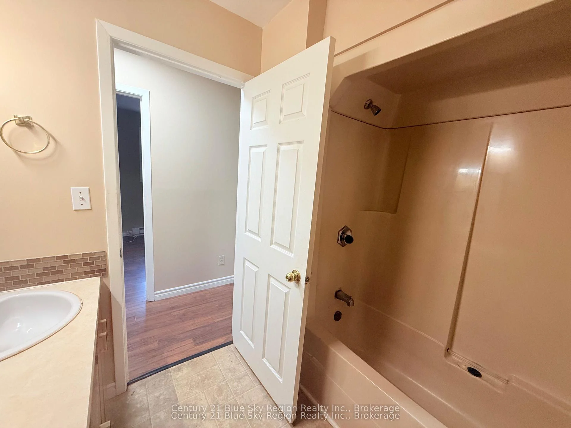 Photo 16 of 429 Dudley Avenue, North Bay, Central — HOMEH