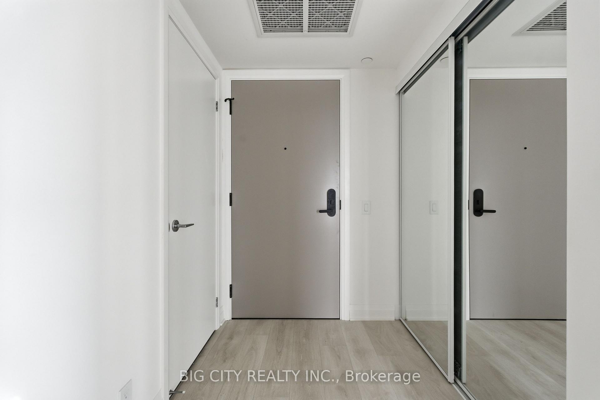 Photo 3 of Unit 1502, 25 Frederick Todd Way, Toronto, Thorncliffe Park — HOMEH