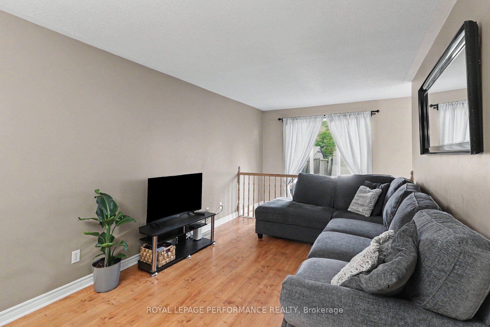 Photo 3 of 757 Nesting Way, Ottawa, Fallingbrook/Gardenway South — HOMEH