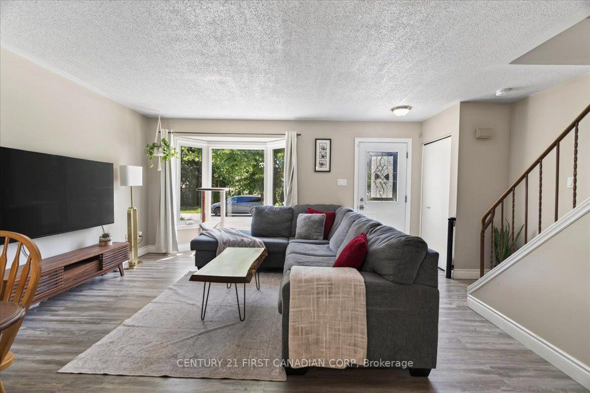 Photo 6 of 248 Ardsley Crescent, London, North I — HOMEH