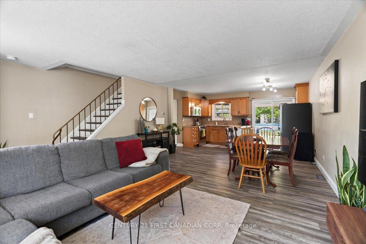Photo 7 of 248 Ardsley Crescent, London, North I — HOMEH
