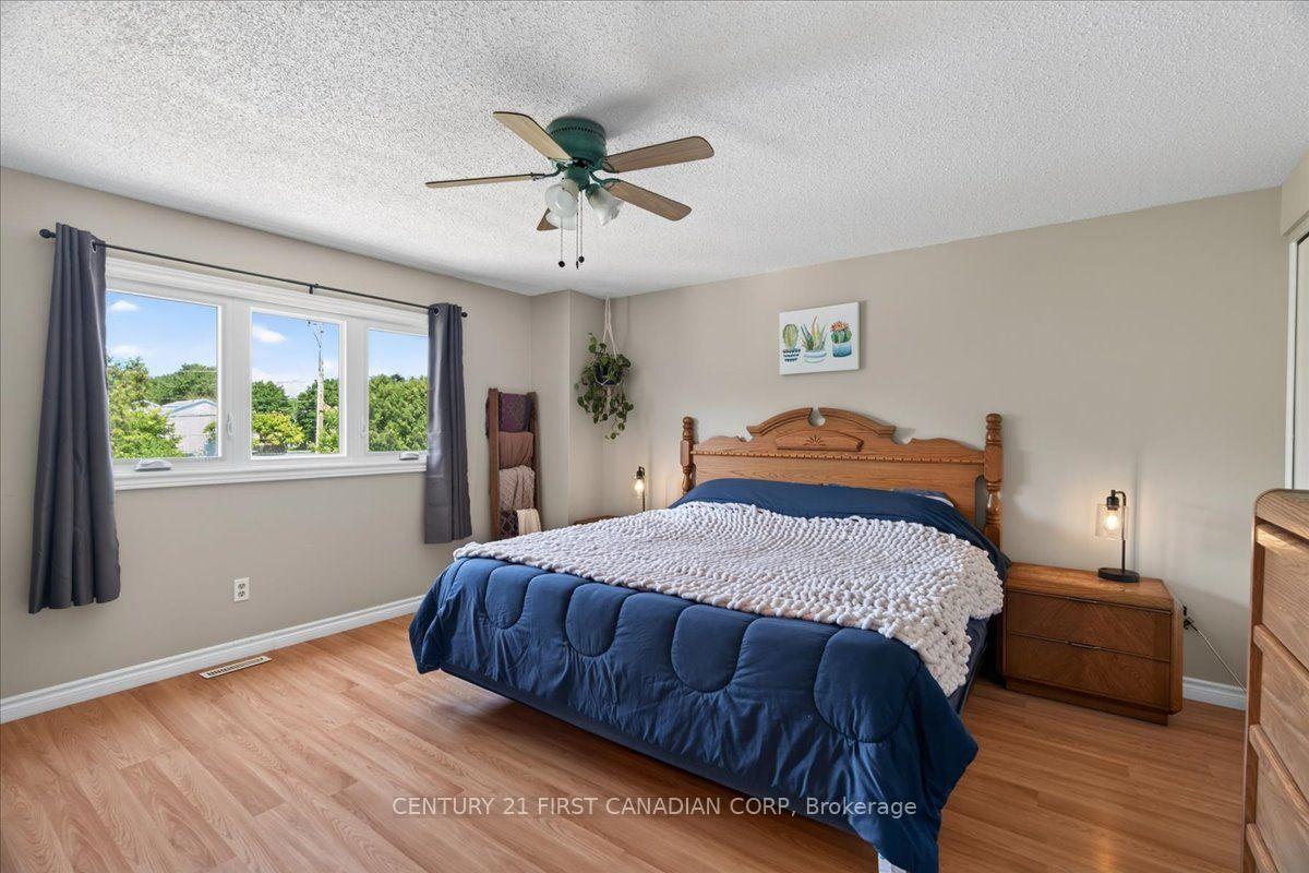 Photo 13 of 248 Ardsley Crescent, London, North I — HOMEH