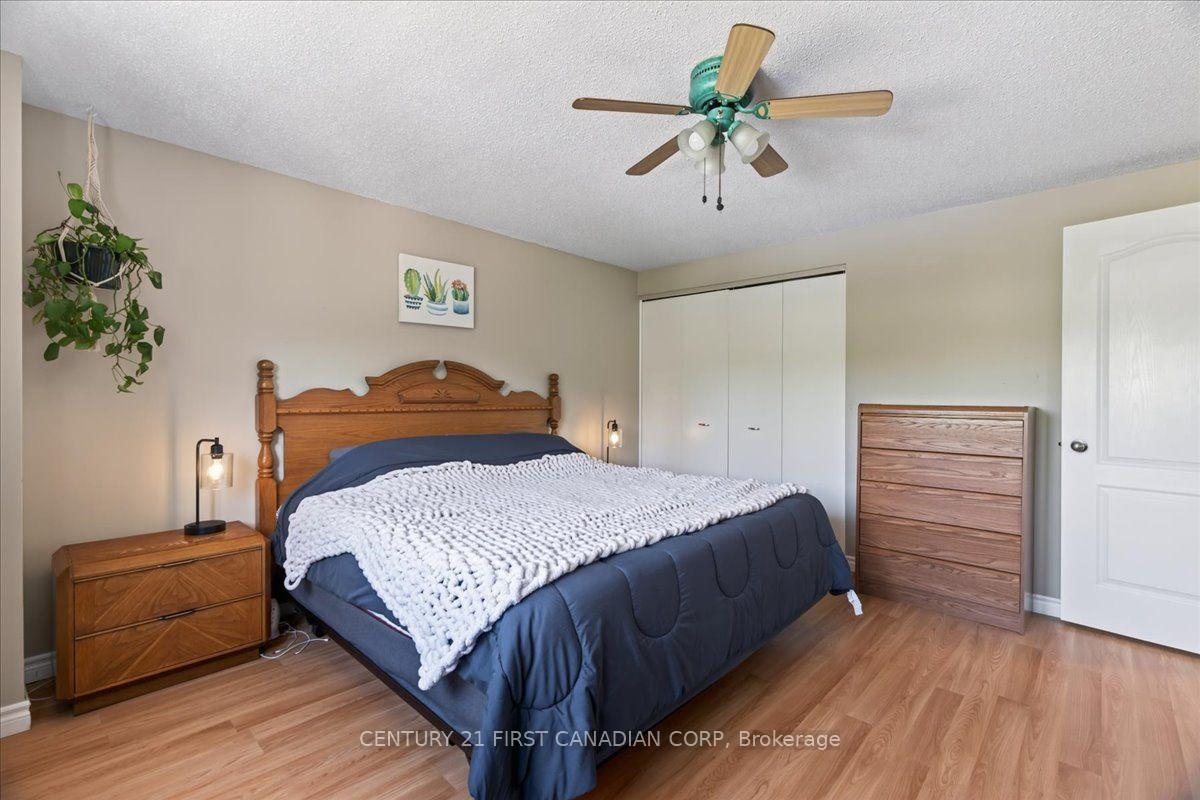 Photo 14 of 248 Ardsley Crescent, London, North I — HOMEH