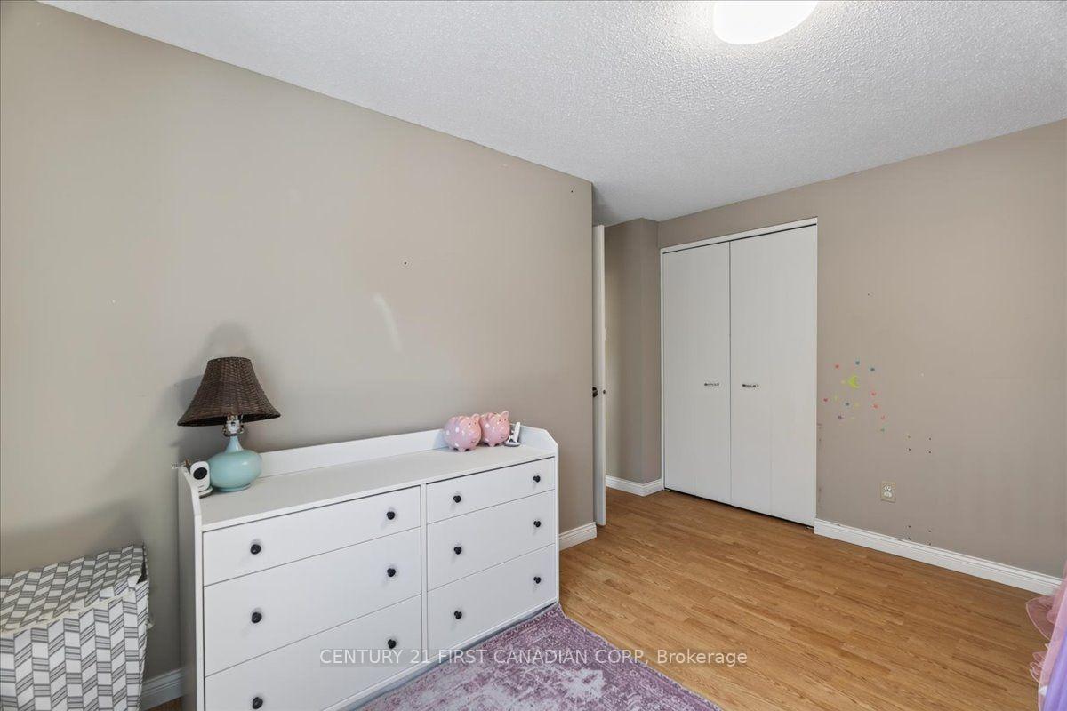 Photo 20 of 248 Ardsley Crescent, London, North I — HOMEH