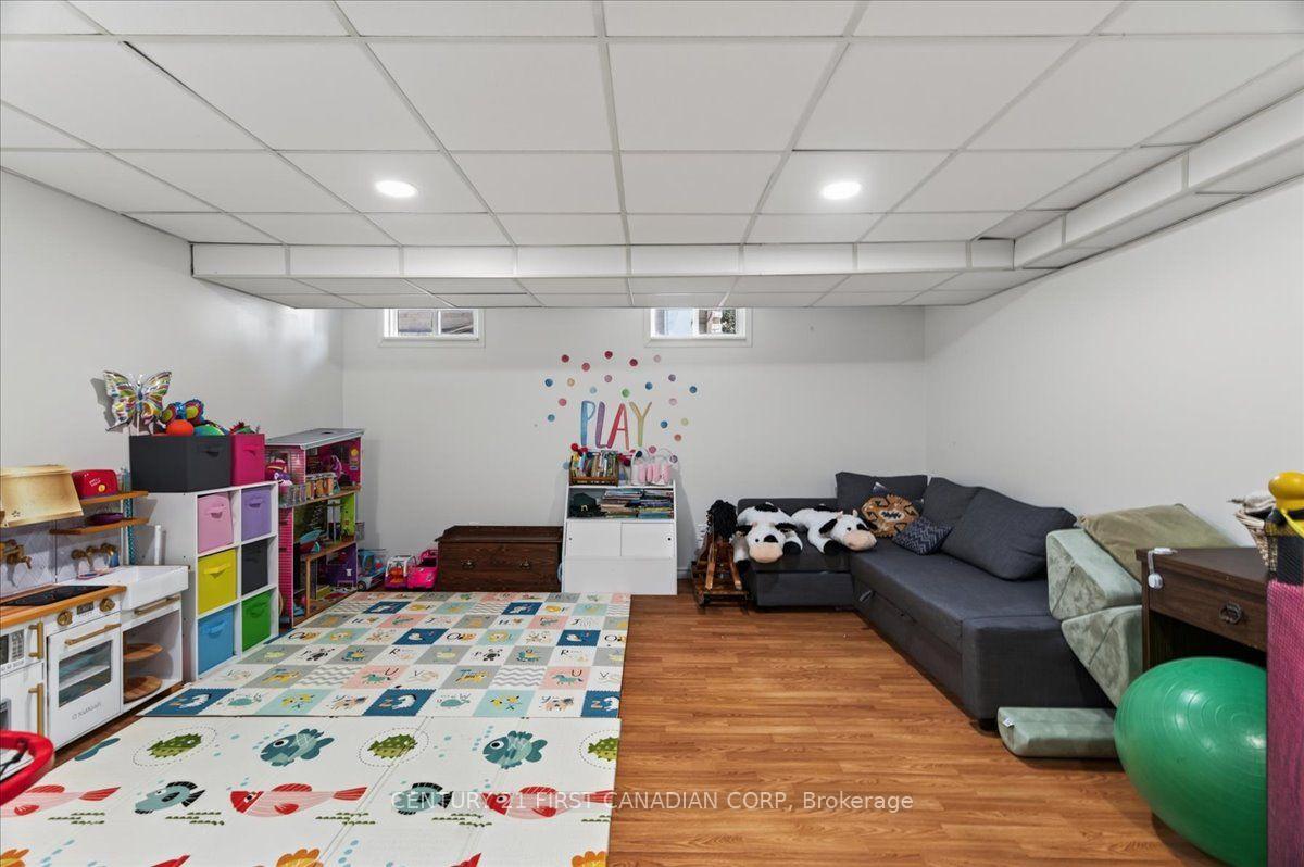 Photo 23 of 248 Ardsley Crescent, London, North I — HOMEH