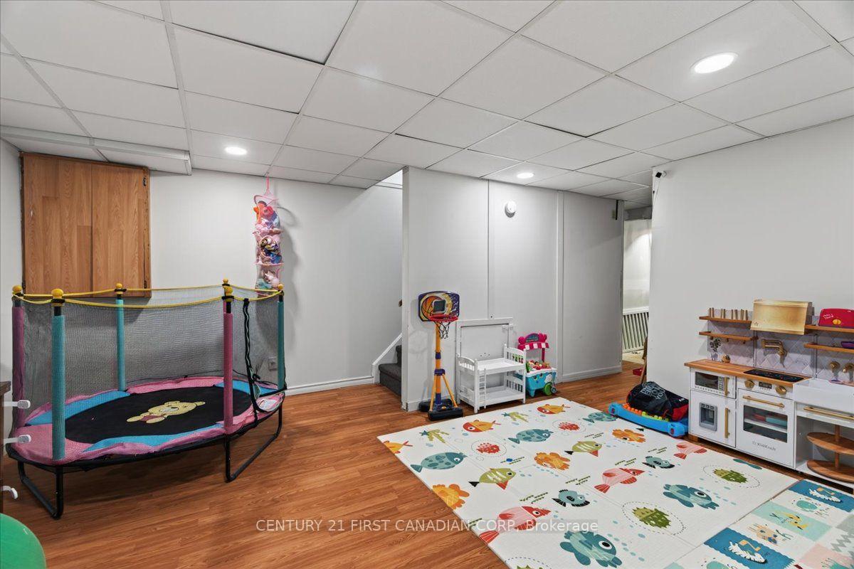 Photo 24 of 248 Ardsley Crescent, London, North I — HOMEH