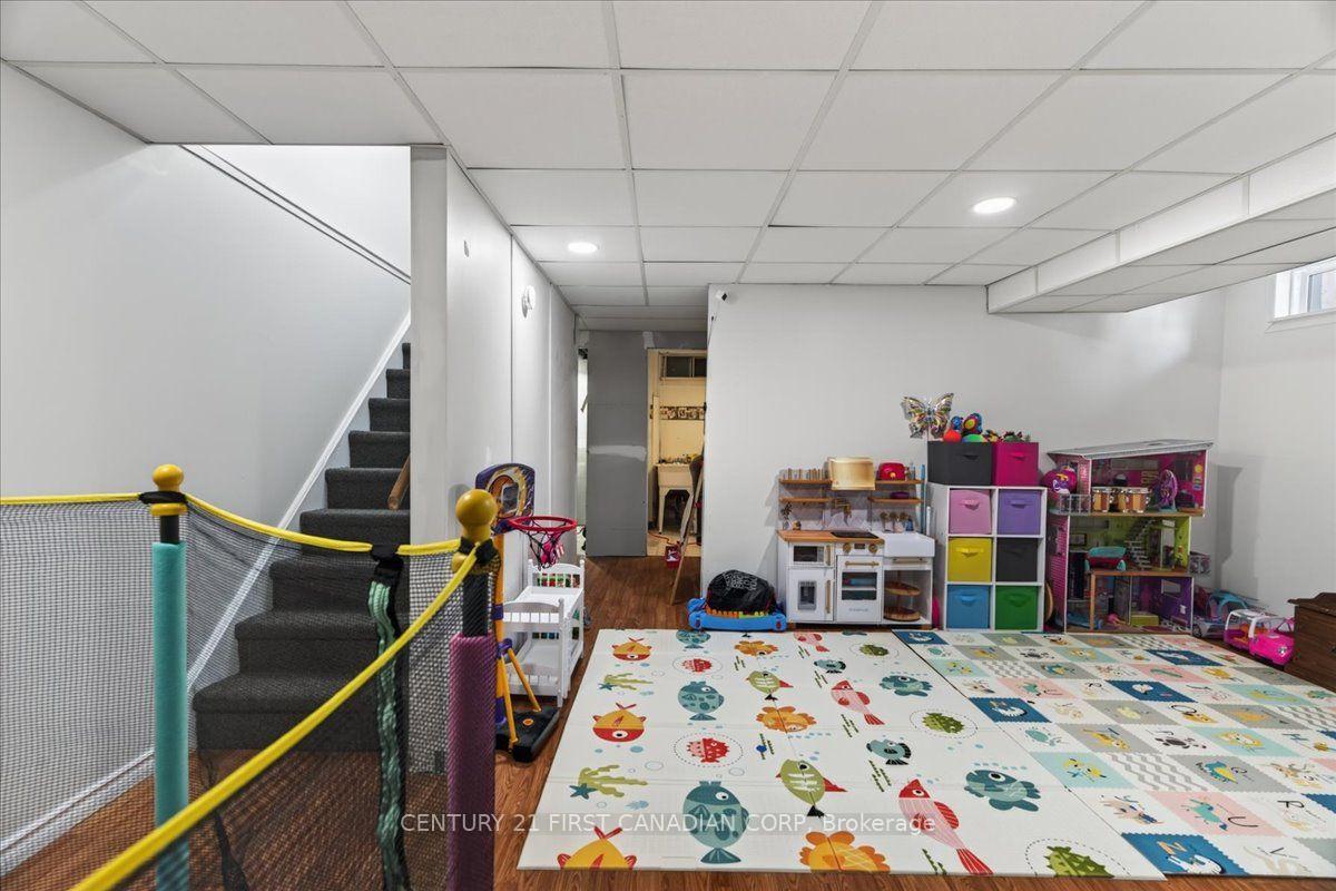 Photo 25 of 248 Ardsley Crescent, London, North I — HOMEH