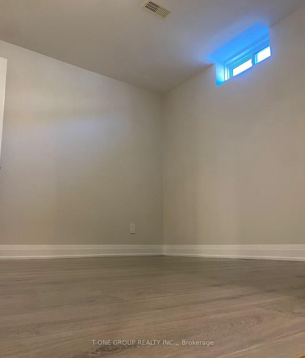 Photo 6 of Unit Basement, 8 Fairlawn Avenue, Markham, Berczy — HOMEH