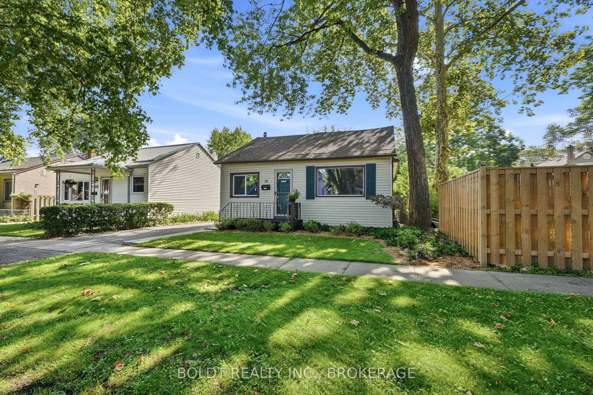 Photo 3 of 16 Longfellow Avenue, St. Catharines, Haig — HOMEH